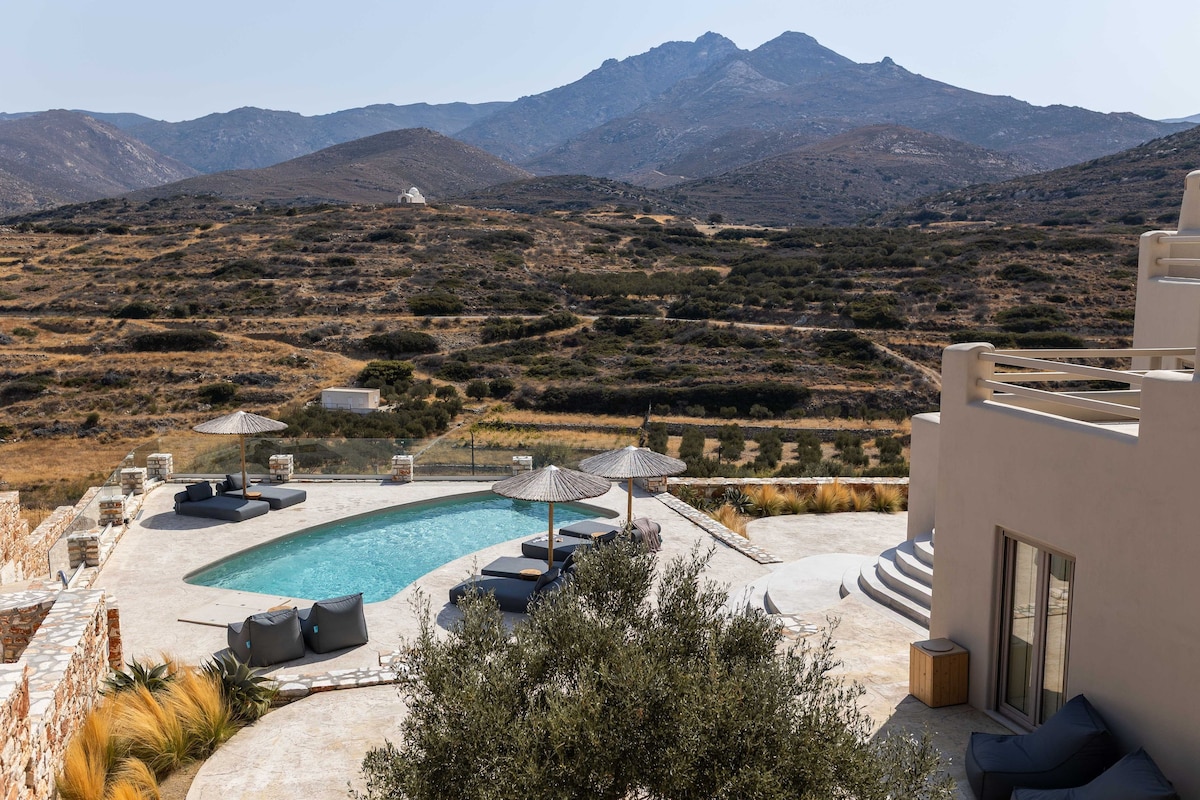 Villa Kokkinos Agios Prokopios Naxos: Luxury 4-Bedroom Villa with Private Pool and Sea Views, Naxos Greece