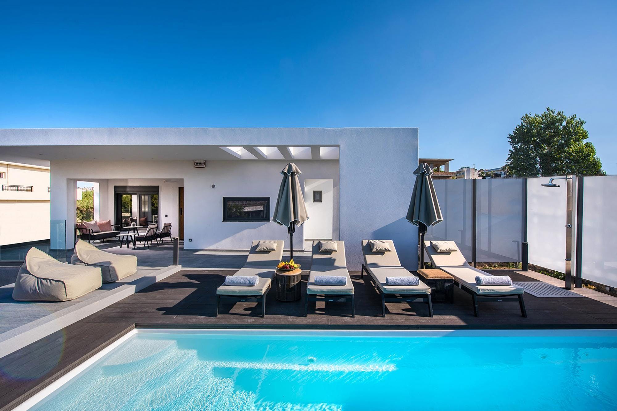 Villa Kokkinos Moni Heraklion: Luxury 2-Bedroom Villa with Hot Tub and Sea Views, Heraklion Town