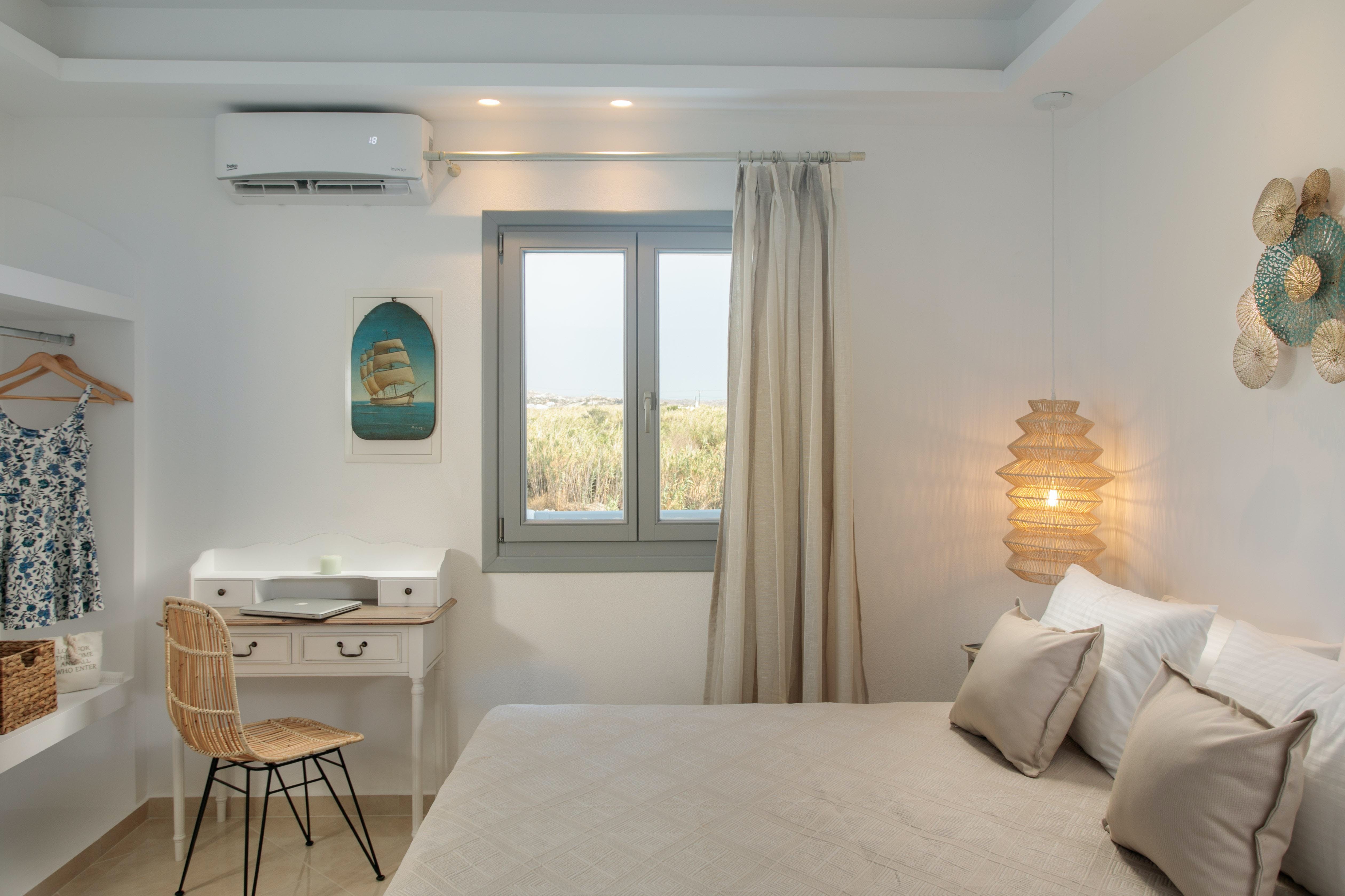 Villa Kyanos Agios Georgios Naxos: Luxury 3-Bedroom Apartment with Hot Tub and Sea Views, Naxos Greece