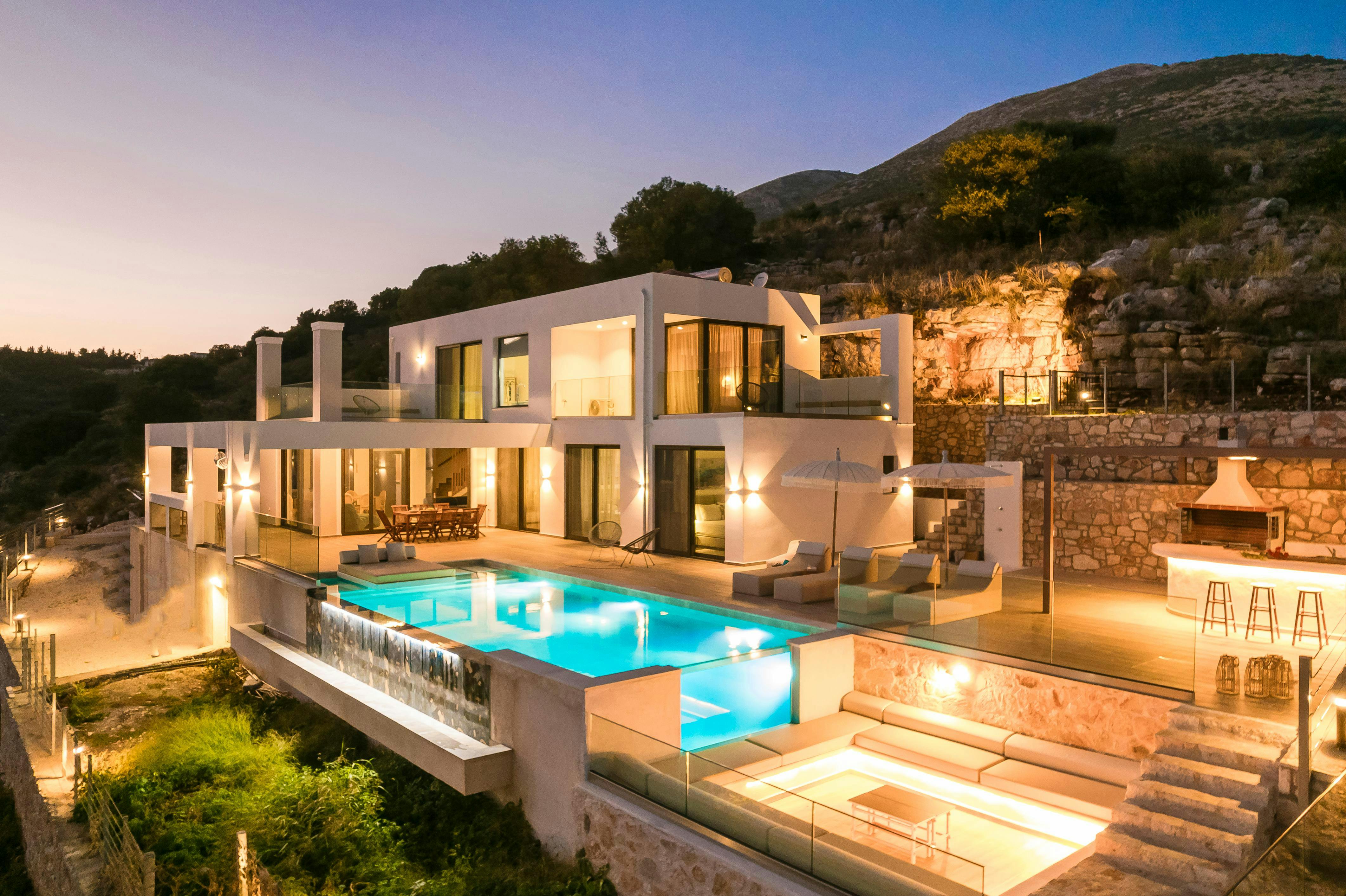 Villa Kyanos Agios Nikolaos Pylaros: Luxury 5-Bedroom Villa with Infinity Pool and Sea Views, Pylaros Kefallonia