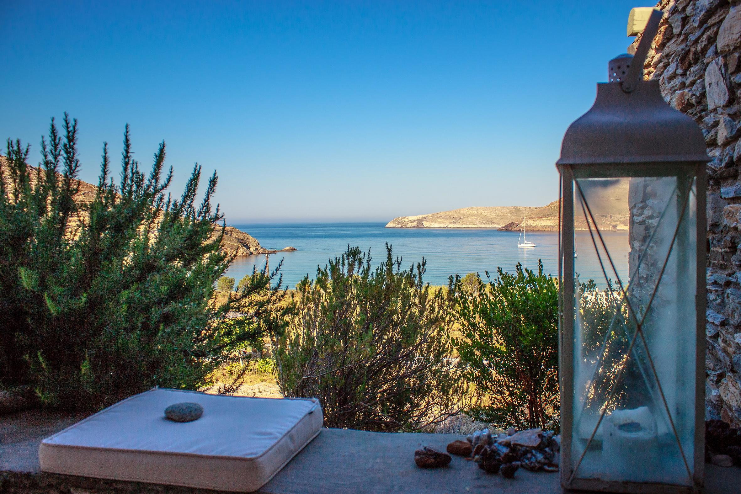 Villa Kyanos Agios Sostis Serifos: Luxury 2-Bedroom Apartment with Sea Views and Pool, Serifos