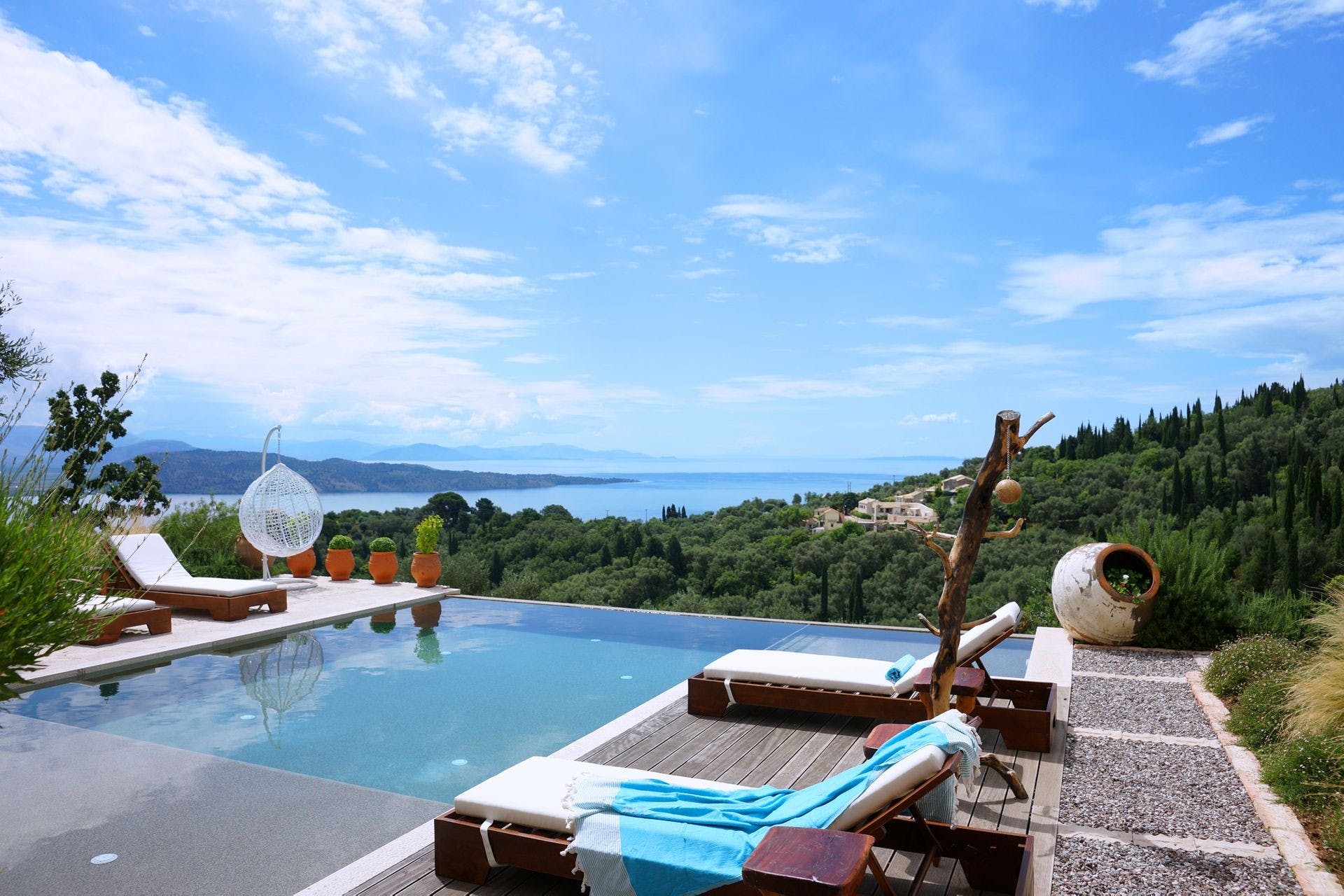Villa Kyanos Agios Stefanos Kassiopi: Luxury 3-Bedroom Villa with Infinity Pool and Sea Views, Kassiopi