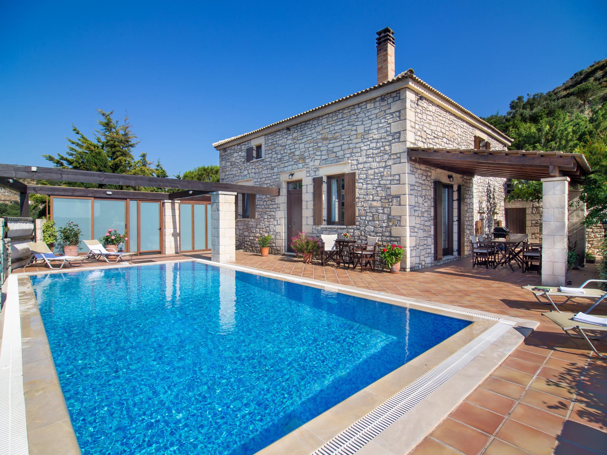 Villa Kyanos Akti Kissamos: Luxury 3-Bedroom Villa with Private Pool and Sauna, Kissamos Crete