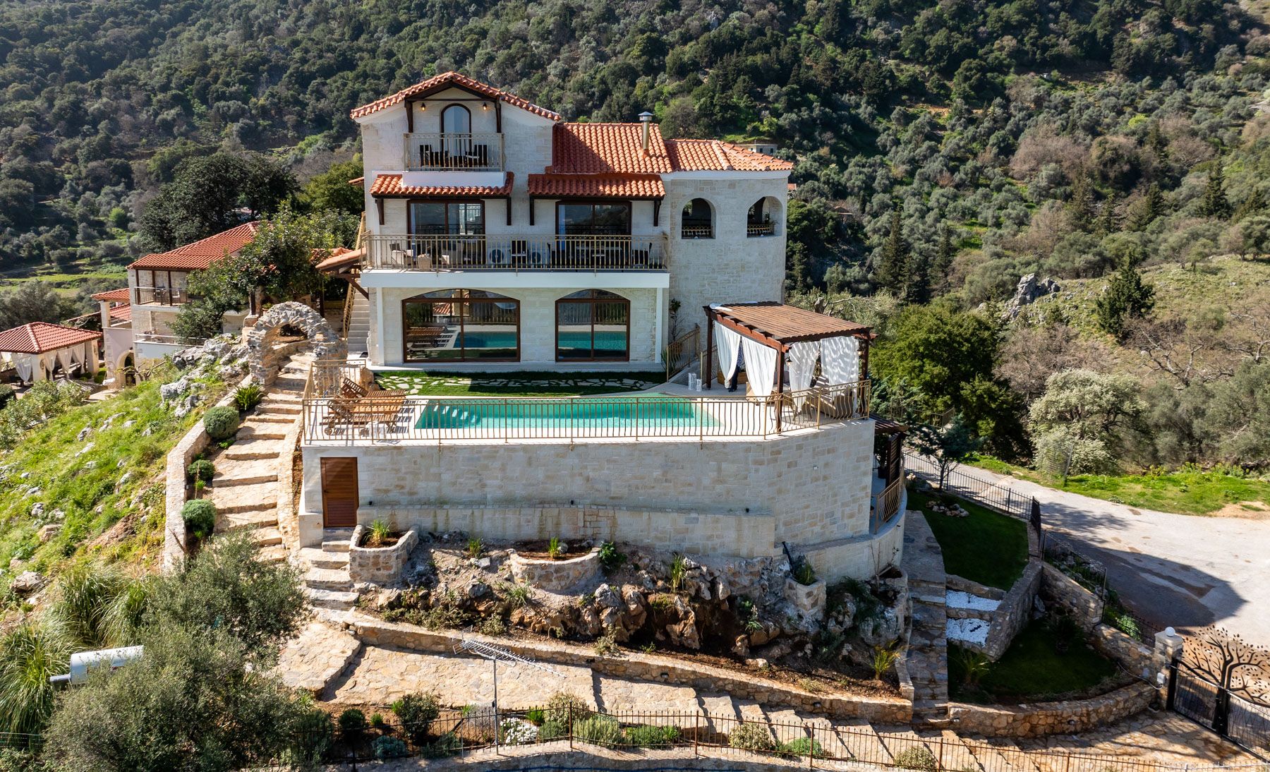 Villa Kyanos Almyrida Kalyves: 3-Bedroom Villa with Heated Pool, Sea Views & Spa in Kalyves