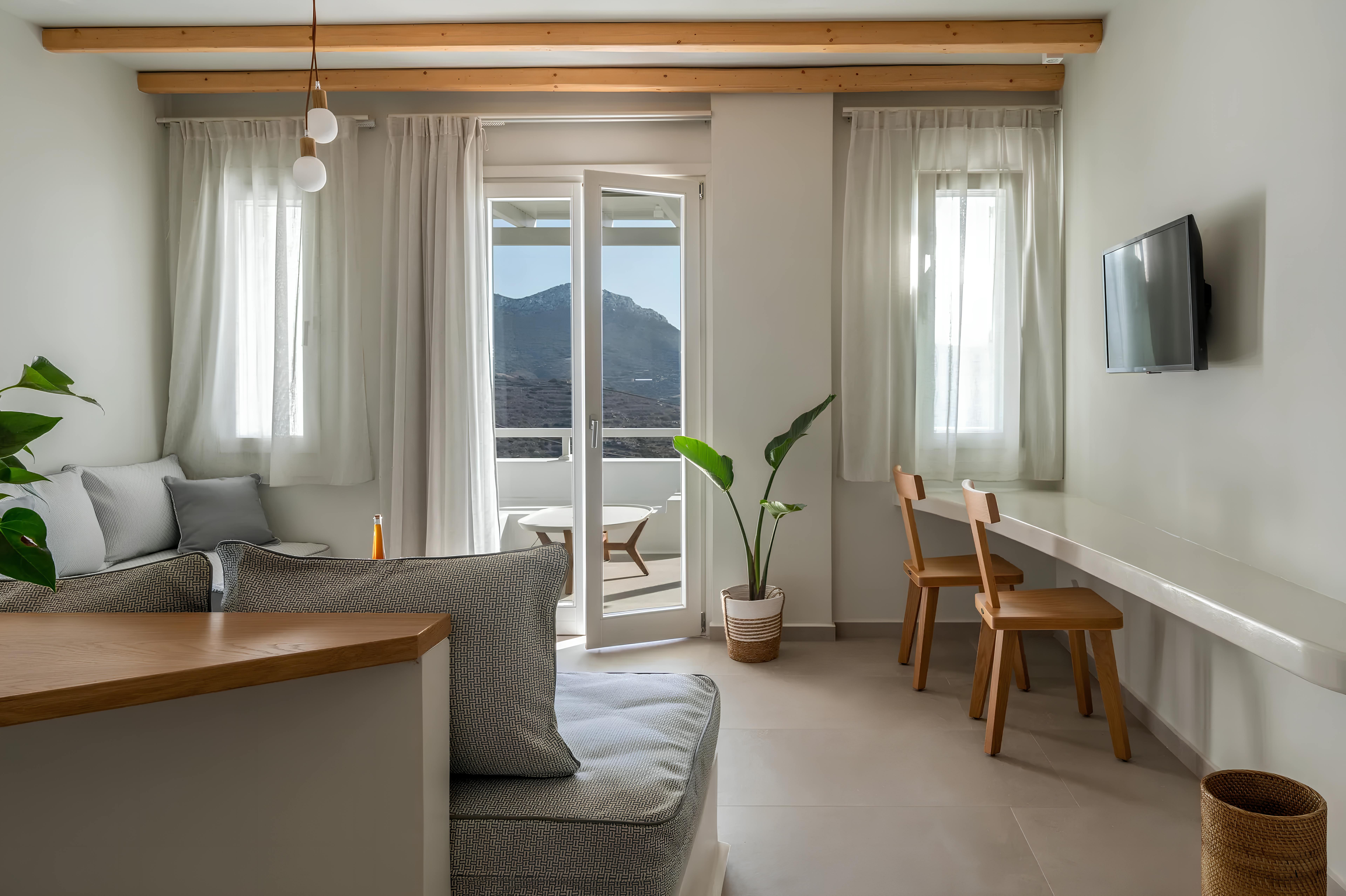 Villa Kyanos Apollonas Naxos: Luxury 1-Bedroom Villa with Hot Tub and Sea Views, Naxos Greece