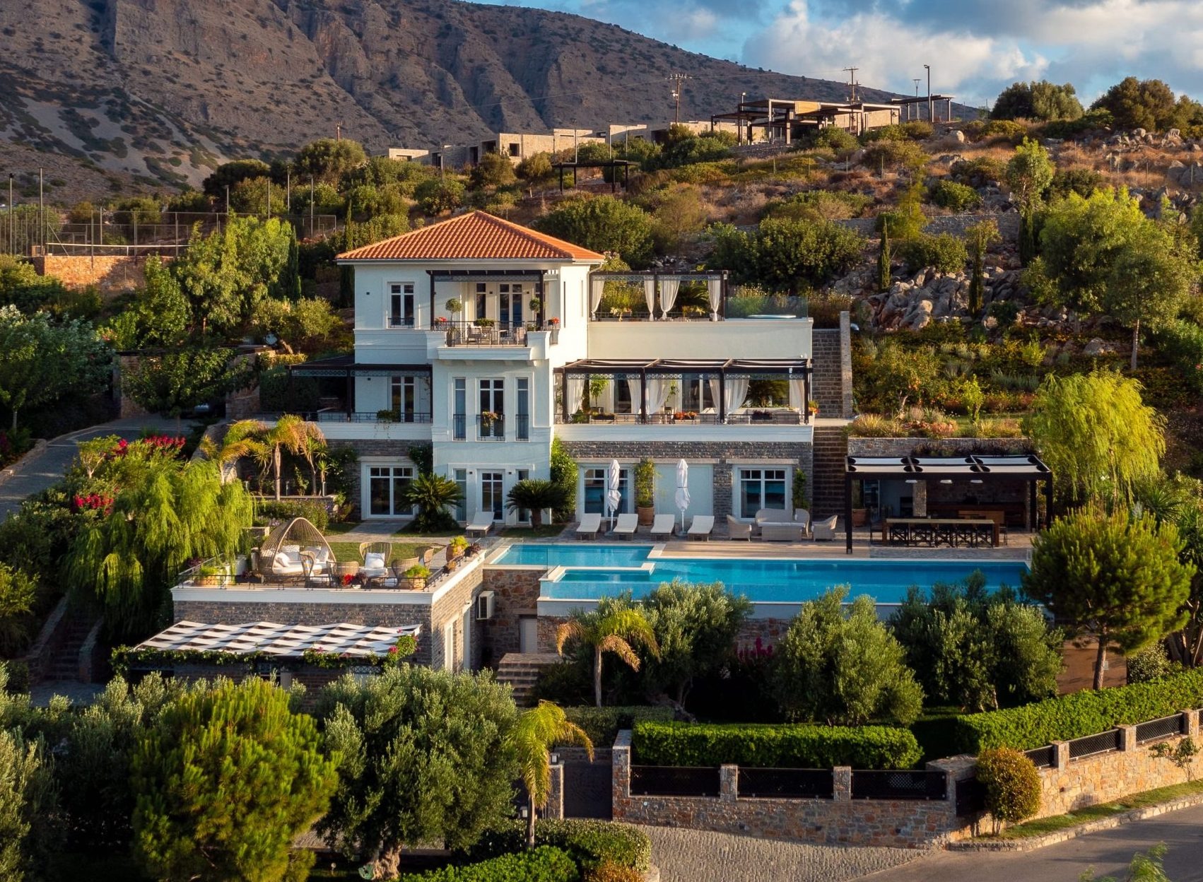 Villa Kyanos Exandra Elounda: Luxury 6-Bedroom Villa with Infinity Pool and Tennis Court, Elounda