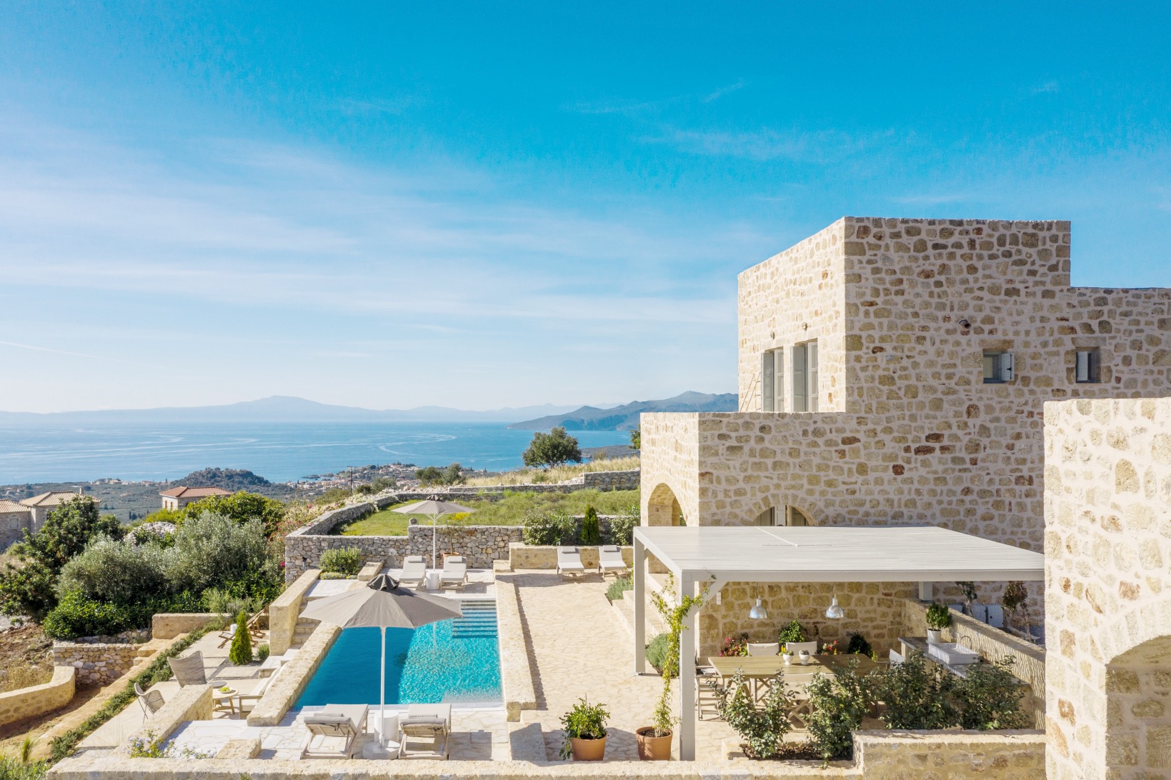 Villa Kyanos Exedra Neochori: Luxury 2-Bedroom Apartment with Pool and Sea Views, Messenia