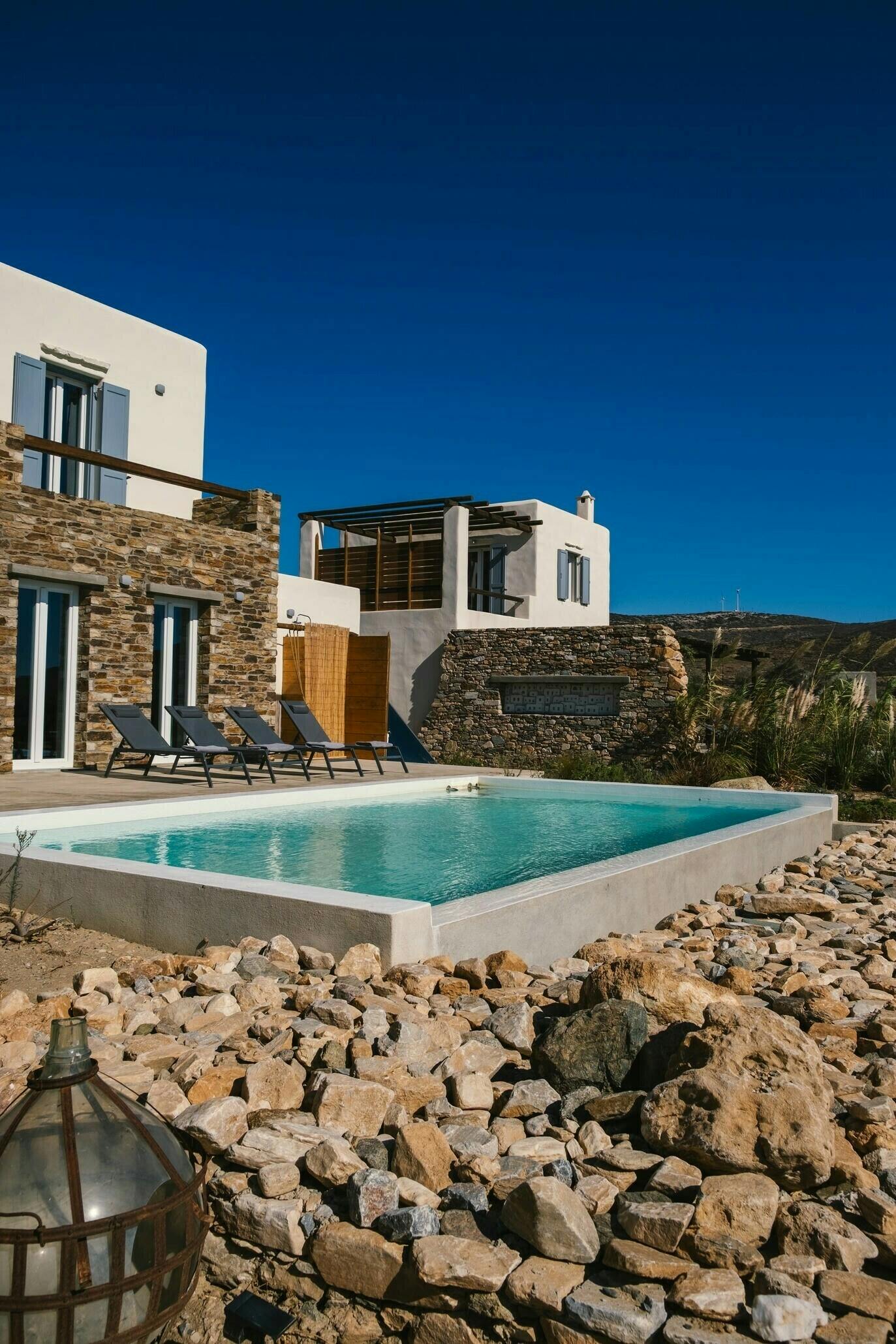 Villa Kyanos Exo Gialos: Luxury 2-Bedroom Villa with Private Pool and Sea Views, Santorini