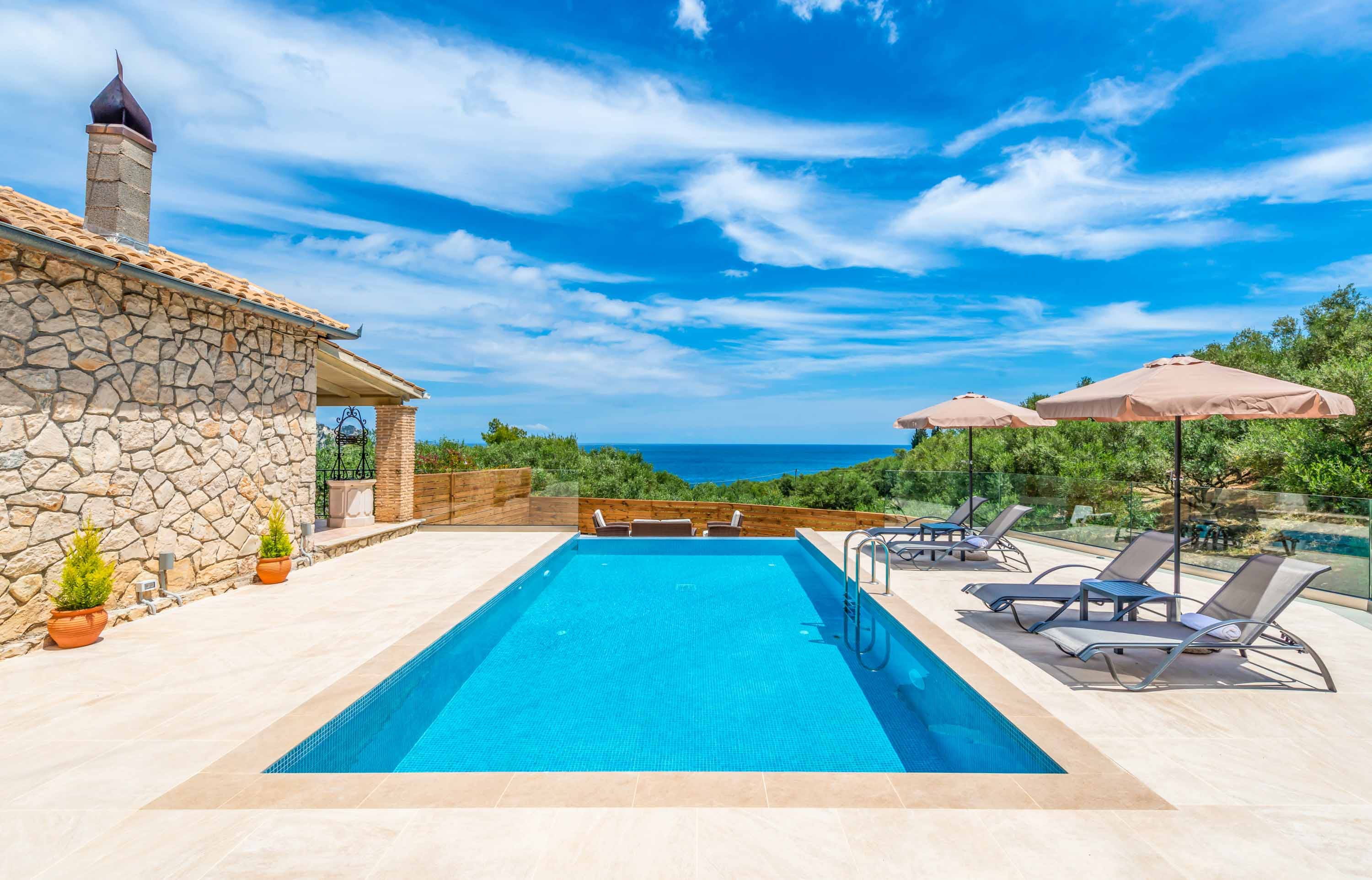 Villa Kyanos Exo Vasilikos Zakynthos: Luxury 2-Bedroom Apartment with Infinity Pool and Sea Views, Keri Zakynthos