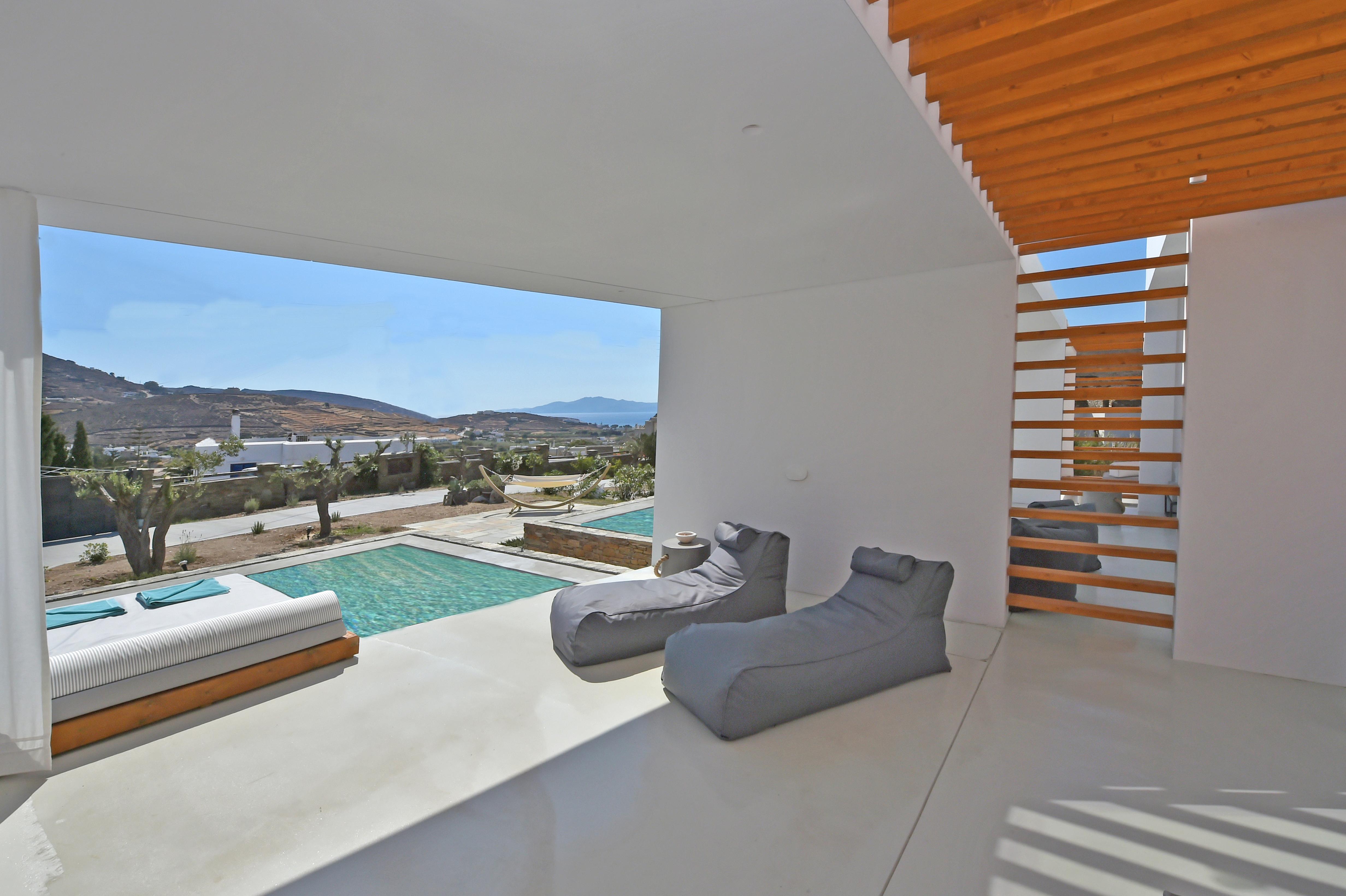 Villa Kyanos Exomvourgo Tinos: Luxury 1-Bedroom Apartment with Infinity Pool and Sea Views, Tinos