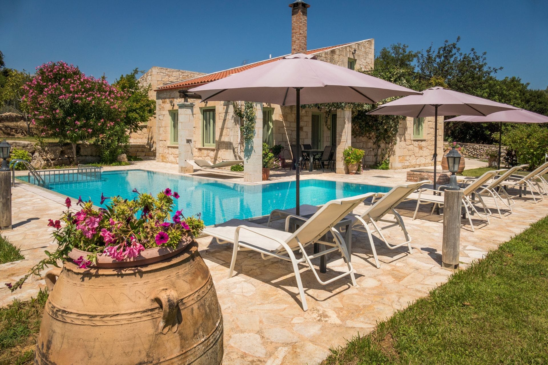 Villa Kyanos Keras Kokkino Chorio: Luxury 4-Bedroom Villa with Private Pool and Spa in Kokkino Chorio, Crete
