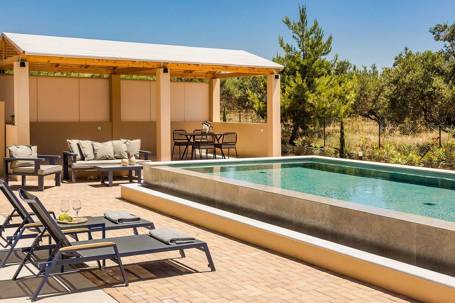 Villa Kyanos Lepeda Lixouri: 2-Bedroom Infinity Pool Villa with Sea Glimpses in Lixouri,