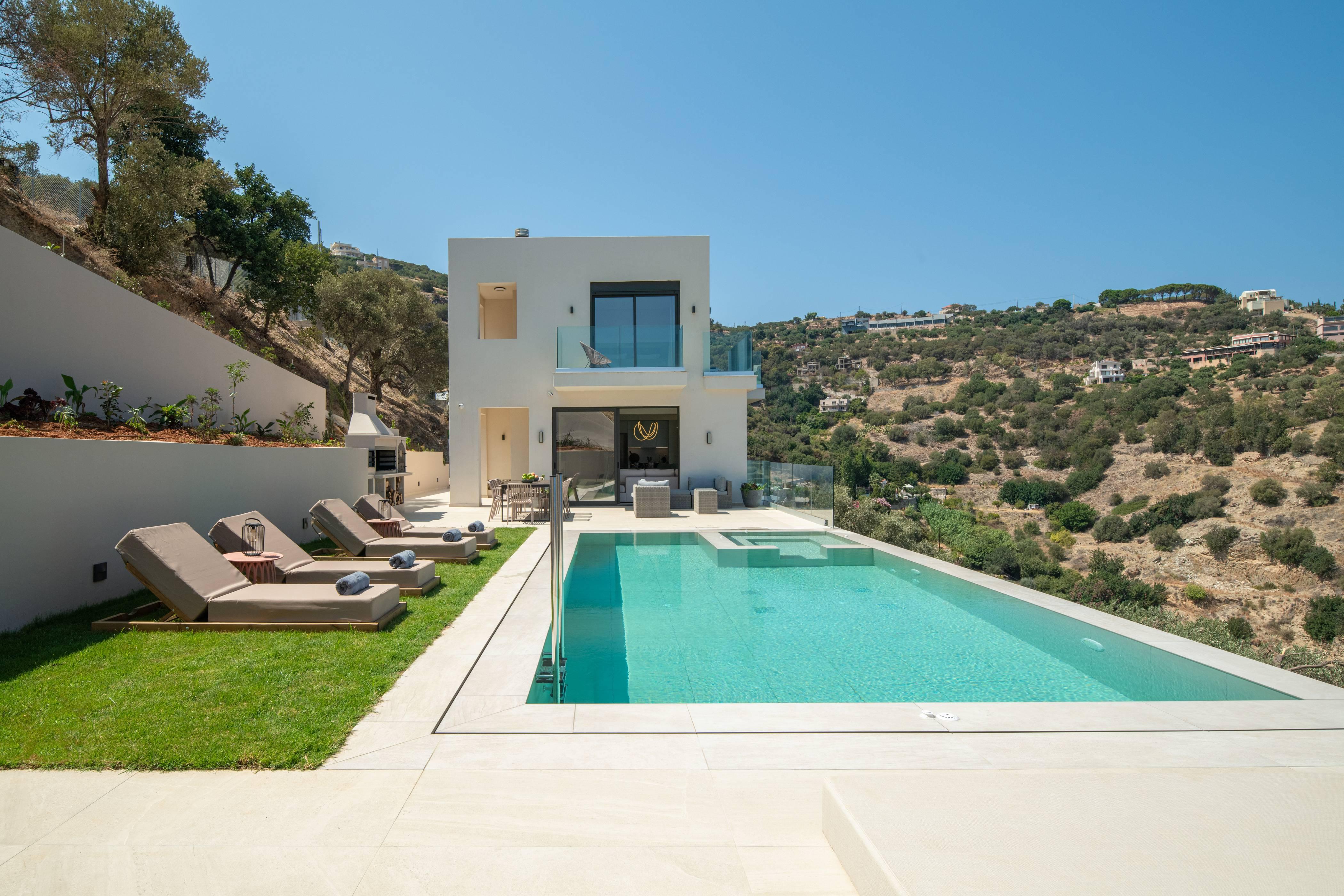 Villa Kyanos Lofos Agia: Luxury 4-Bedroom Villa with Private Pool and Hot Tub, Heraklion Town