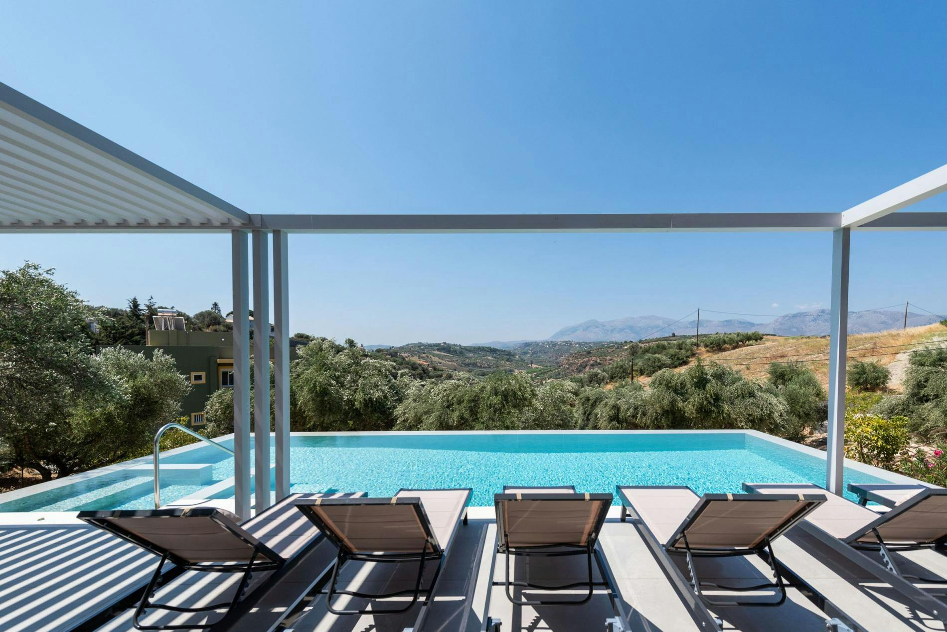 Villa Kyanos Lofos Gazi Heraklion: Luxury 4-Bedroom Villa with Private Pool and Spa near Countryside, Heraklion