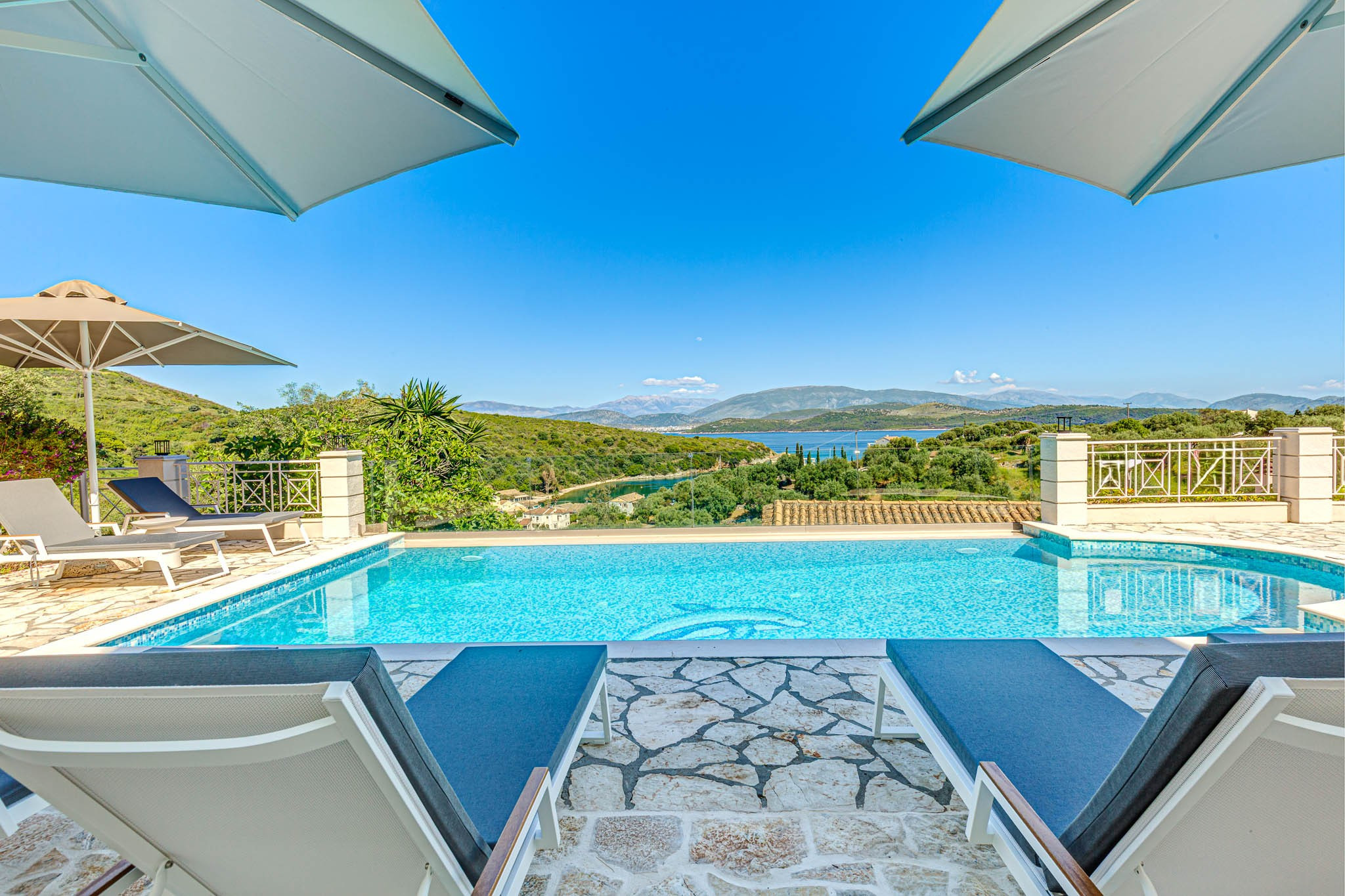 Villa Kyanos Lofos Kassiopi: Luxury 3-Bedroom Villa with Infinity Pool and Sea Views, Kassiopi