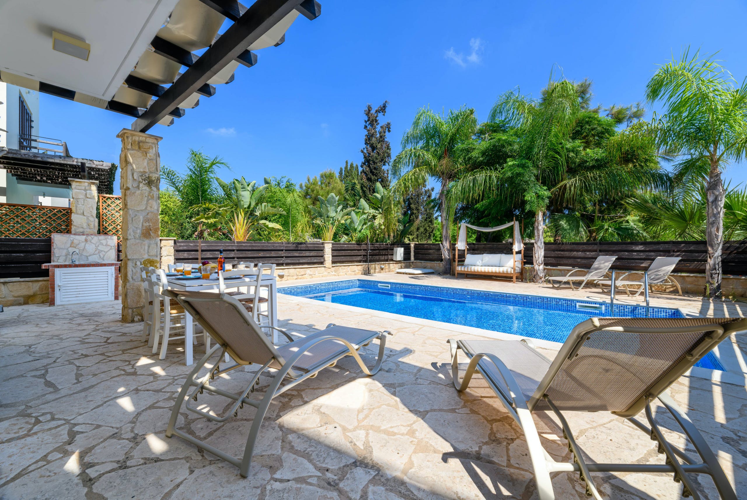 Villa Kyanos Mazotos Protaras: Luxury 3-Bedroom Apartment with Private Pool and Sea Views, Protaras