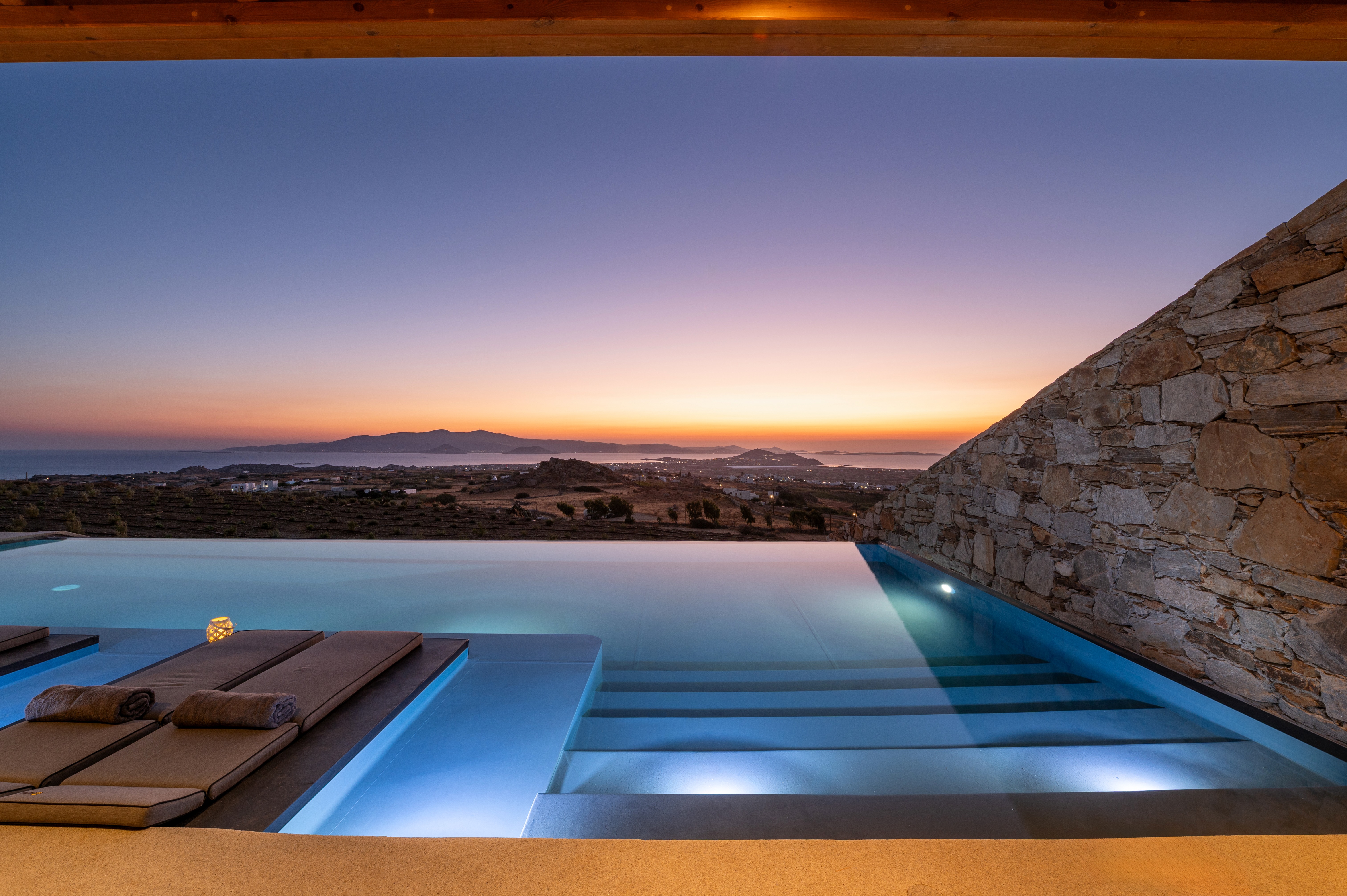Villa Kyanos Peribolos Vivlos: Luxury 4-Bedroom Villa with Infinity Pool and Sea Views, Naxos