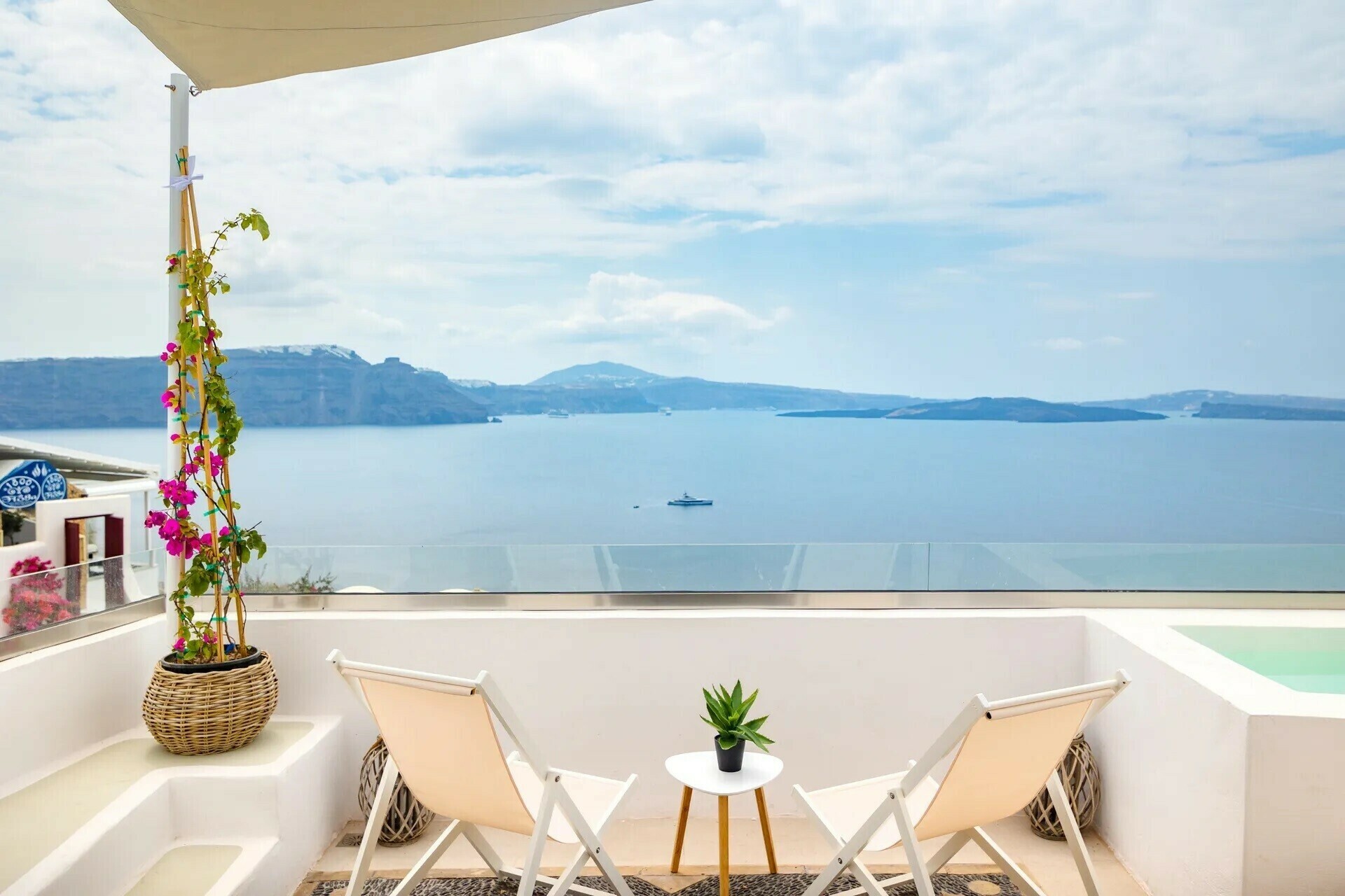Villa Kyanos Perissa Santorini: Luxury 2-Bedroom Villa with Hot Tub and Sea Views, Santorini