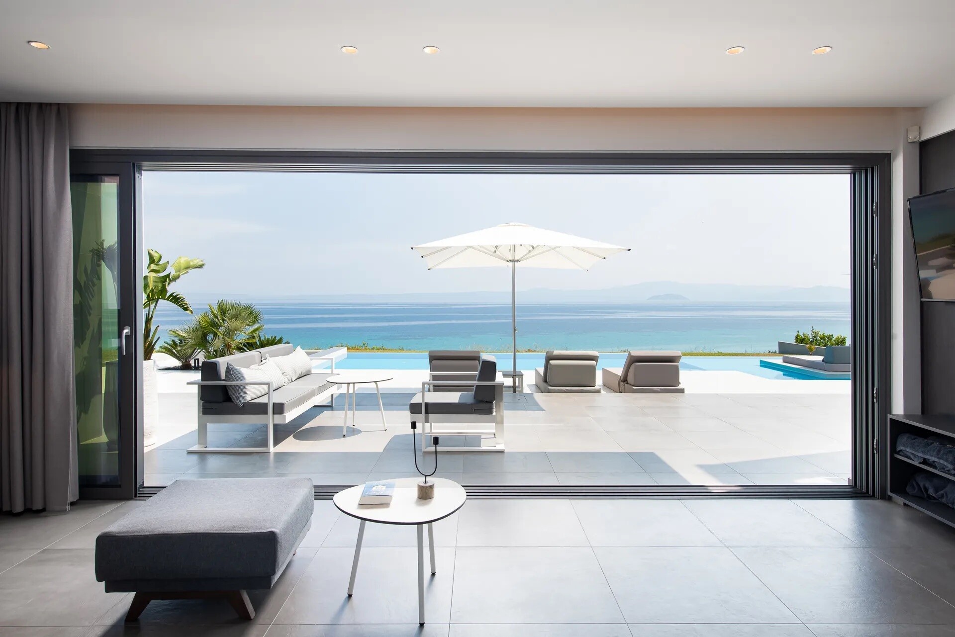 Villa Kyanos Stoa Hanioti: Luxury 5-Bedroom Villa with Infinity Pool and Sea Views, Kassandreia