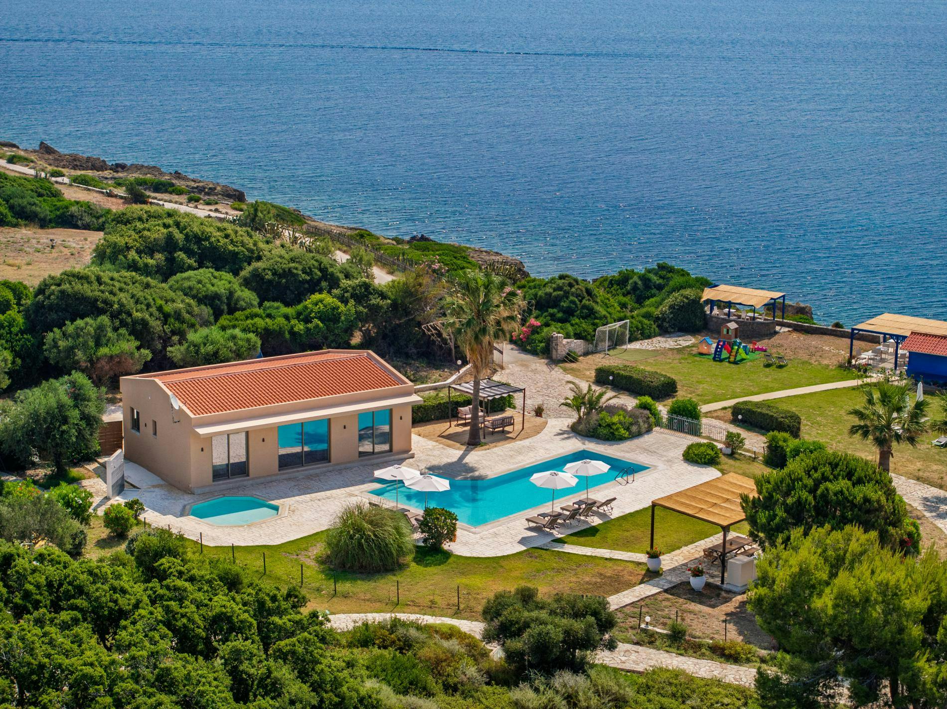 Villa Kyanos Strofili Zakynthos: Luxury 4-Bedroom Villa with Private Pool and Sea Views, Zakynthos Town