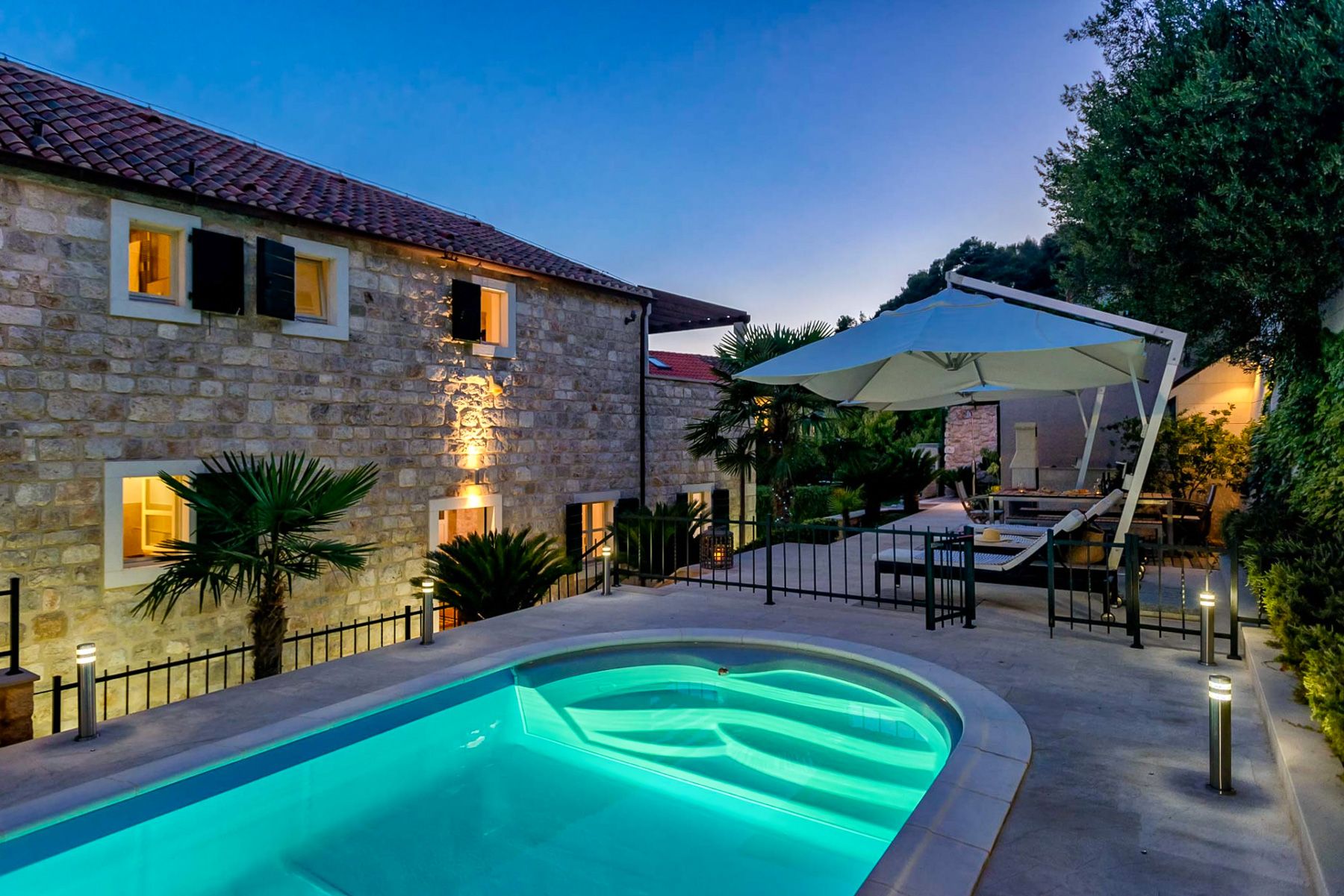 Villa Lavanda Milna Hvar: 5-Bedroom Historic Old Town Retreat with Hot Tub and Pool in
