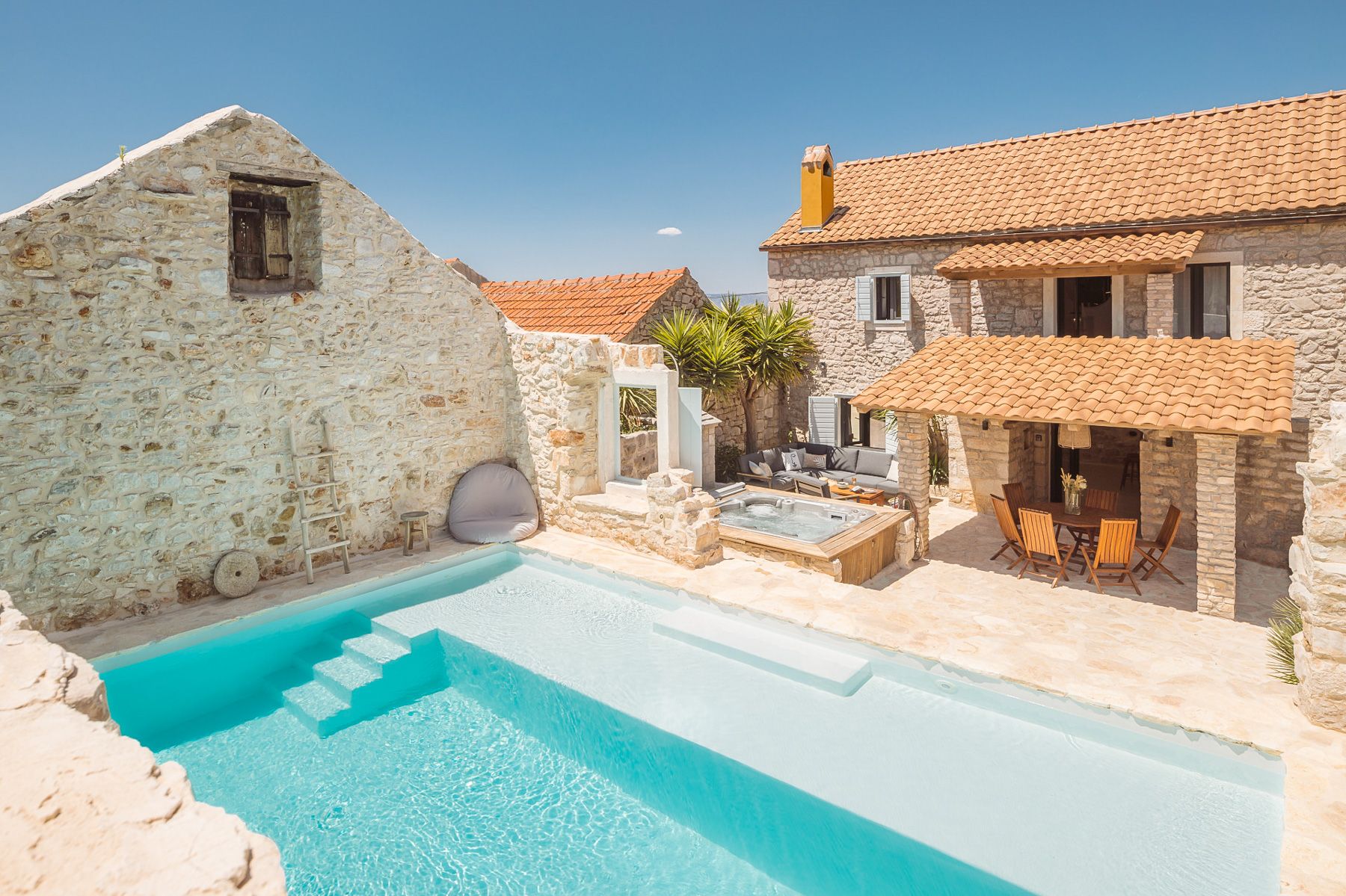 Villa Lavanda Palmižana Hvar: 4-Bedroom Restored Stone Villa with Hot Tub and Spa in Hvar,