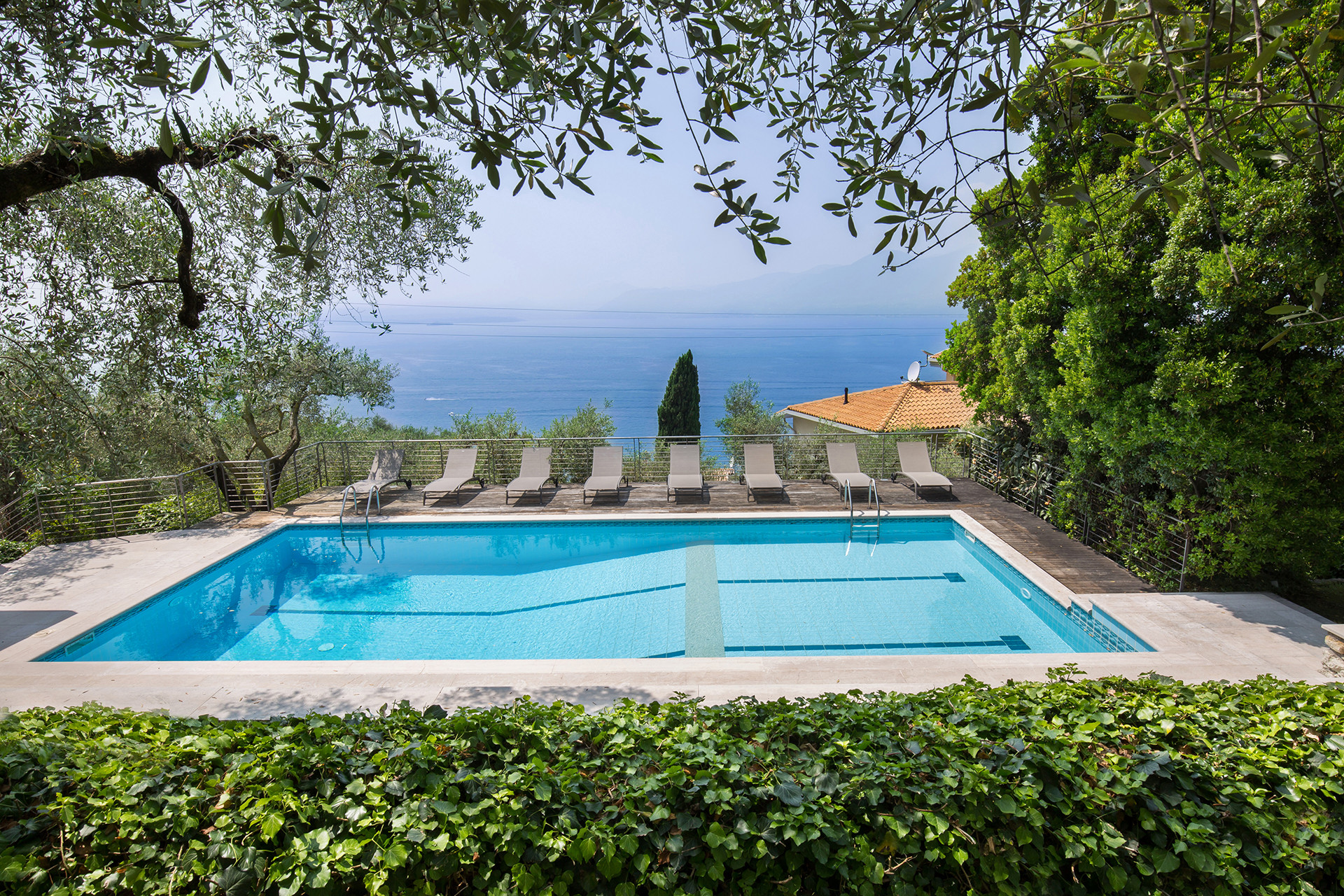 Villa Levante Albisano Torri del Benaco: Luxury 7-Bedroom Villa with Hot Tub and Lake Views, Verona