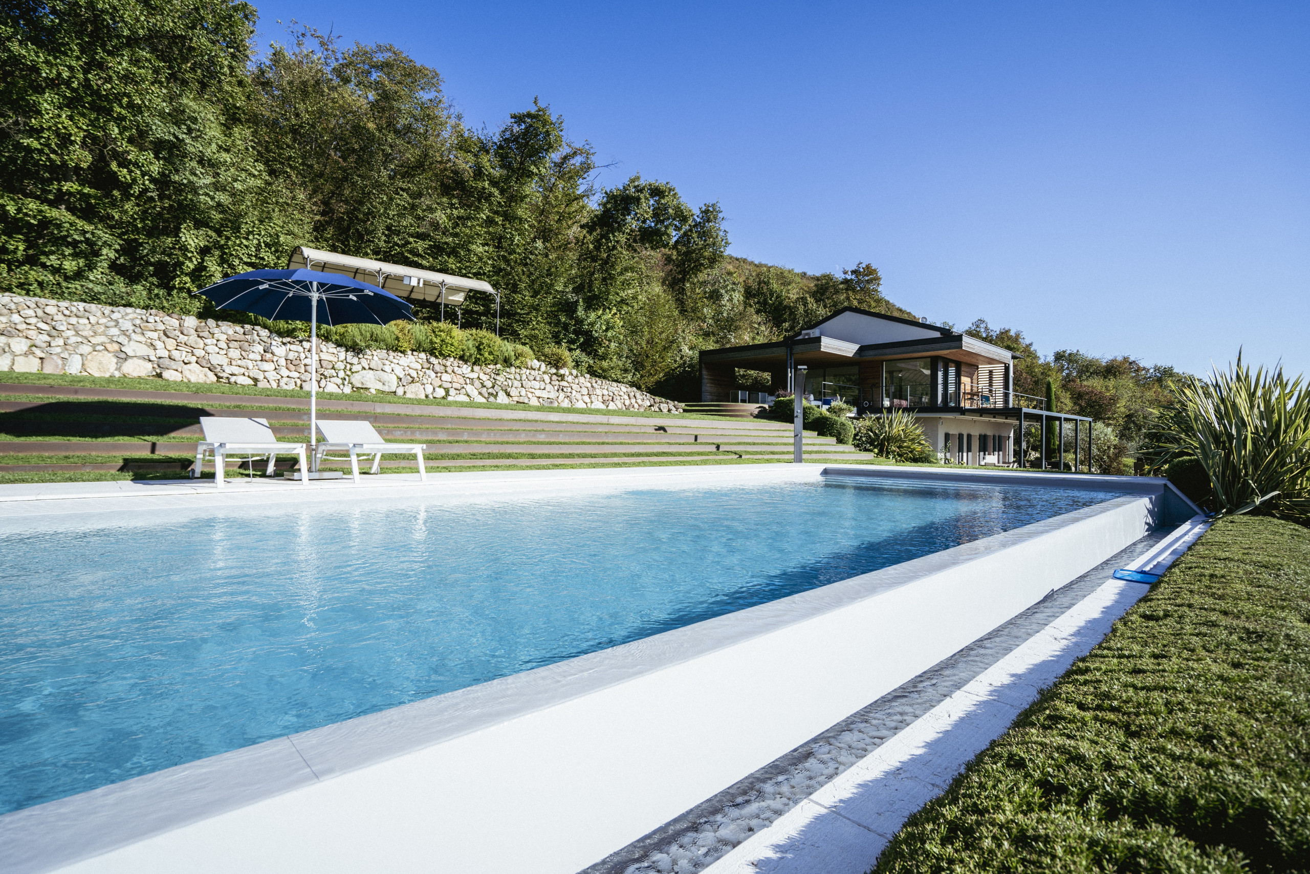 Villa Levante Albisano Verona: Luxury 5-Bedroom Villa with Private Pool and Lake Views, Verona