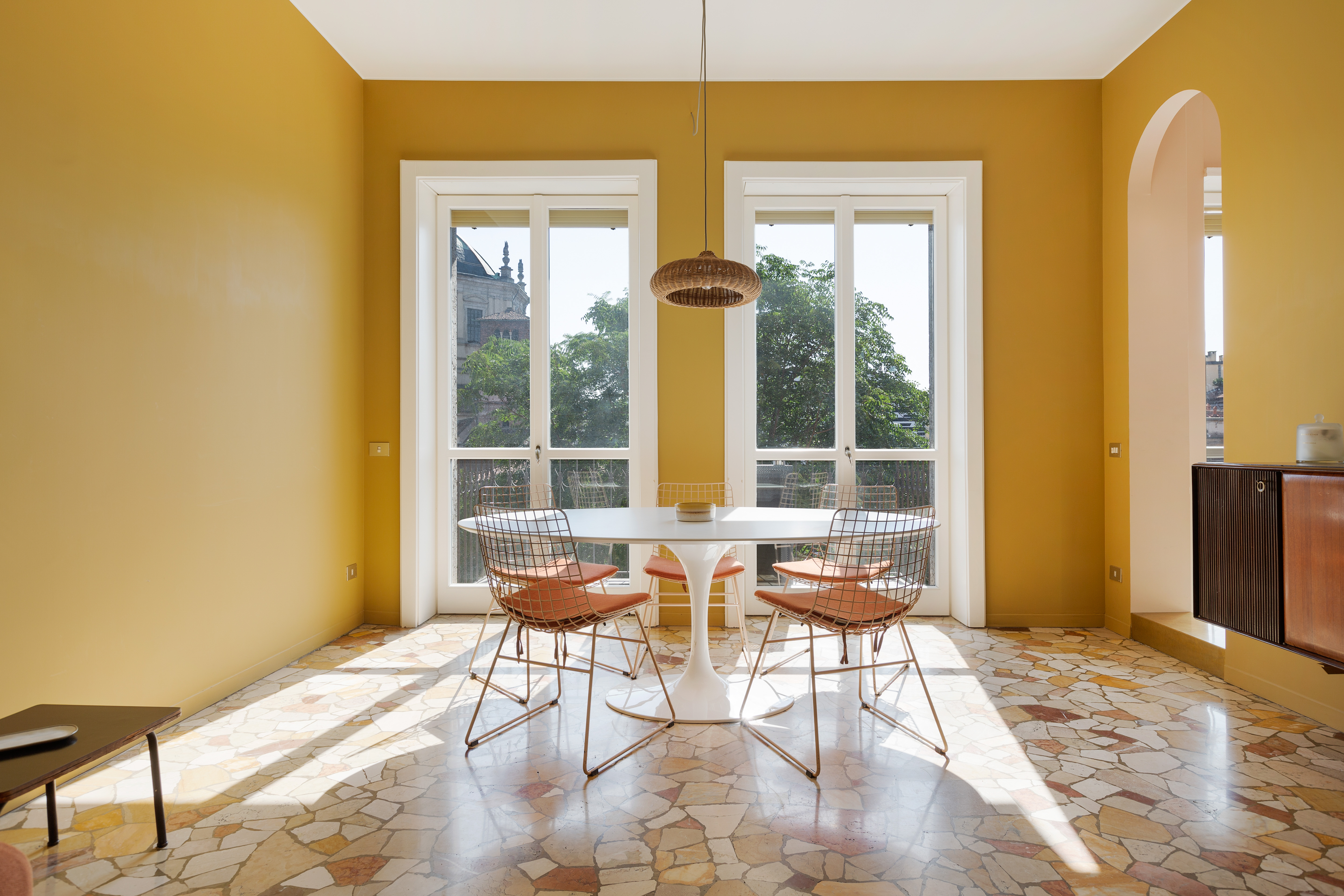 Villa Levante Ambrato Missori Milan: Luxury 2-Bedroom Apartment with Spa and Air-Con in Missori, Milan
