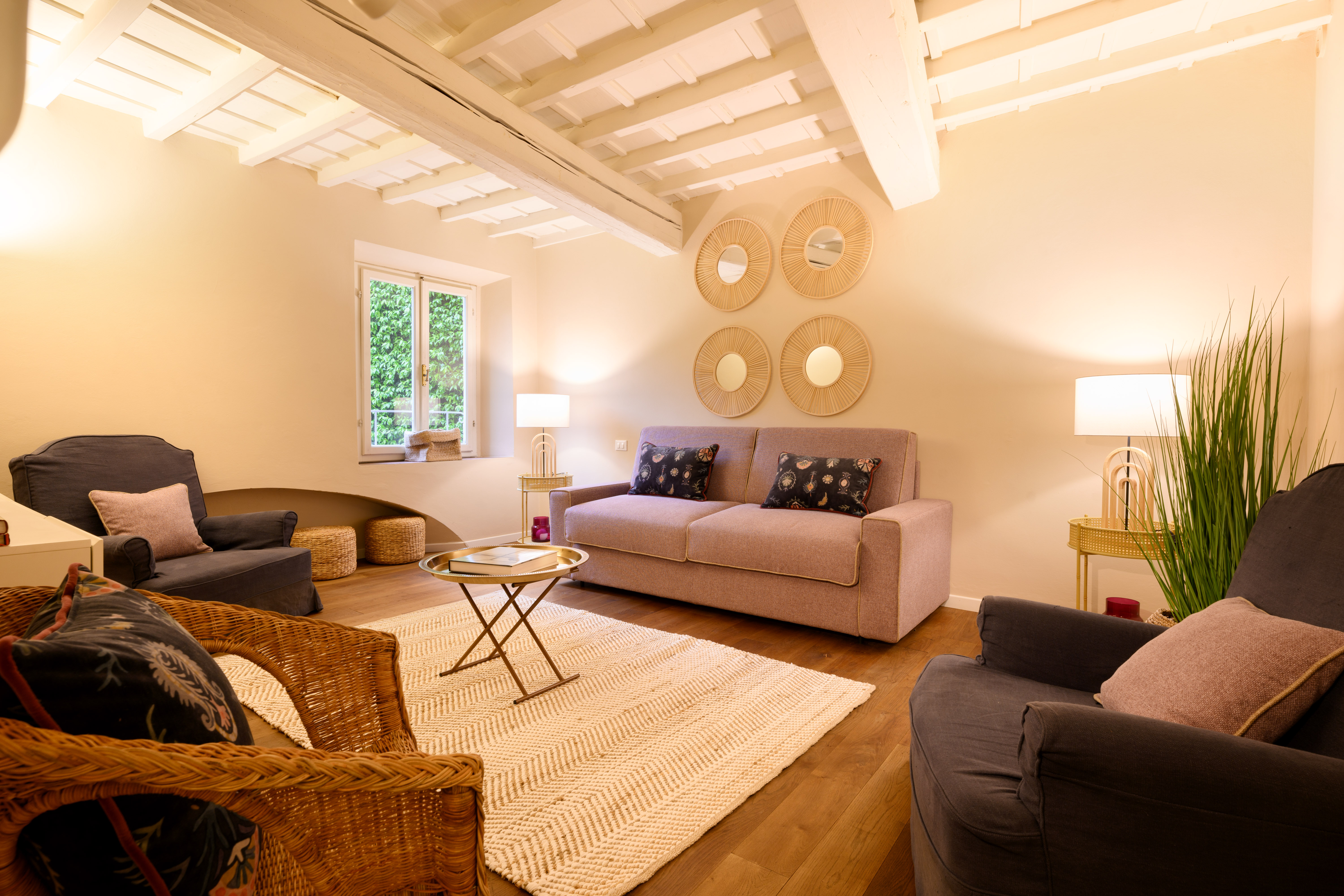 Villa Levante Arnolfo Santa Croce: Charming 2-Bedroom Townhouse Apartment with Air-Con in Santa Croce, Florence