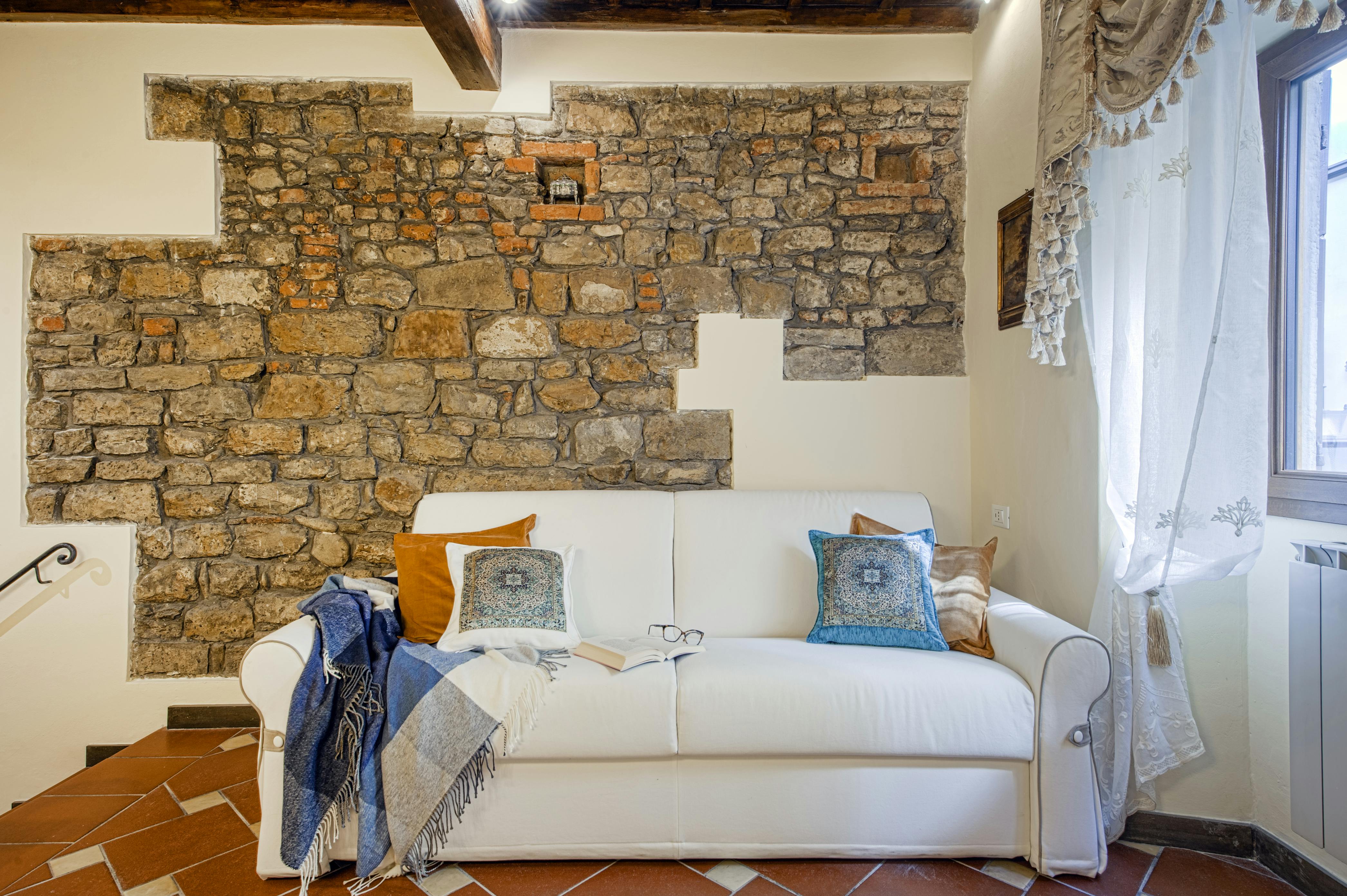 Villa Levante Bargello Firenze 1294520: Elegant 2-Bedroom Apartment Rental with Spa and Air-Con in Santa Croce, Florence