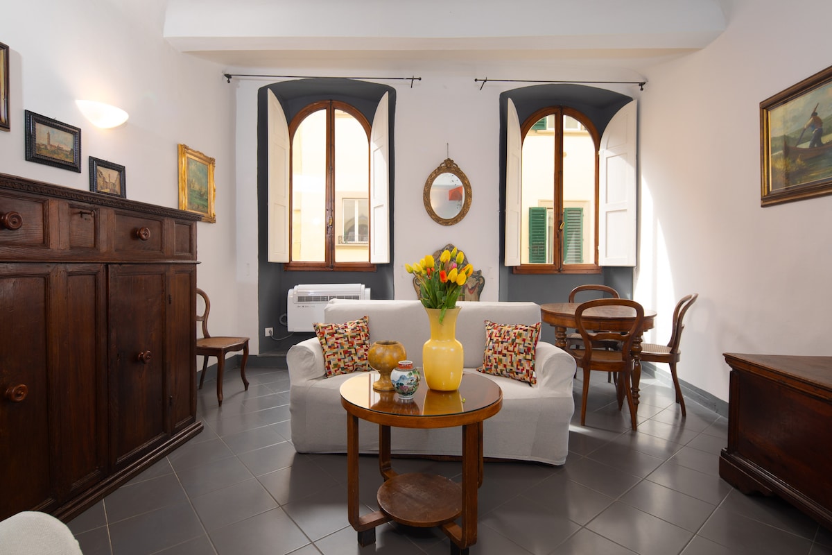 Villa Levante Bel Fiore Firenze: Luxury 3-Bedroom Apartment with Air Conditioning in Santa Croce, Florence