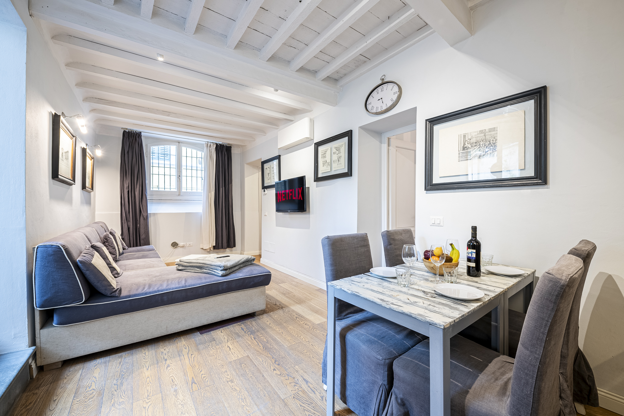 Villa Levante Belvedere San Niccolò Firenze: Luxury 2-Bedroom Apartment with Private Parking and Air Conditioning, Florence Piazzale Michelangelo