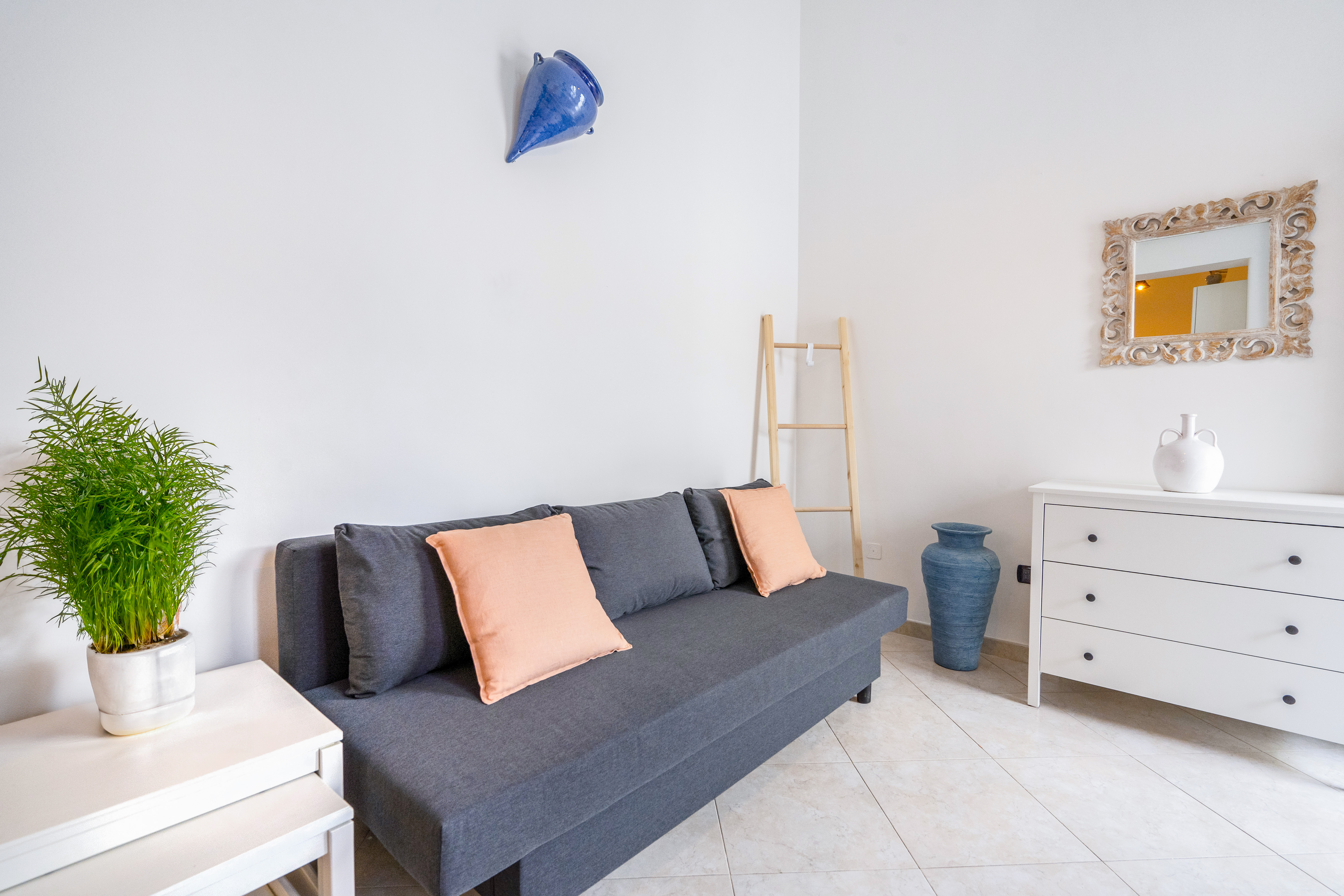 Villa Levante Cala Vecchia Monopoli: Charming 1-Bedroom Apartment with Seaview, Beachfront Location, Monopoli