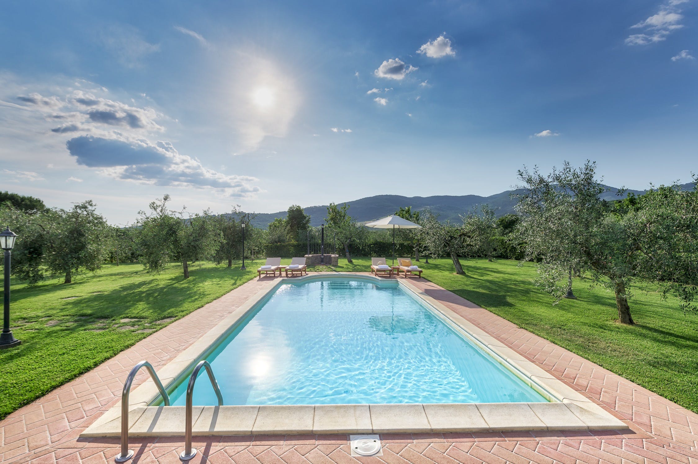 Villa Levante Camucia Cortona: Luxury 2-Bedroom Villa with Swimming Pool and Spa, Cortona Tuscany