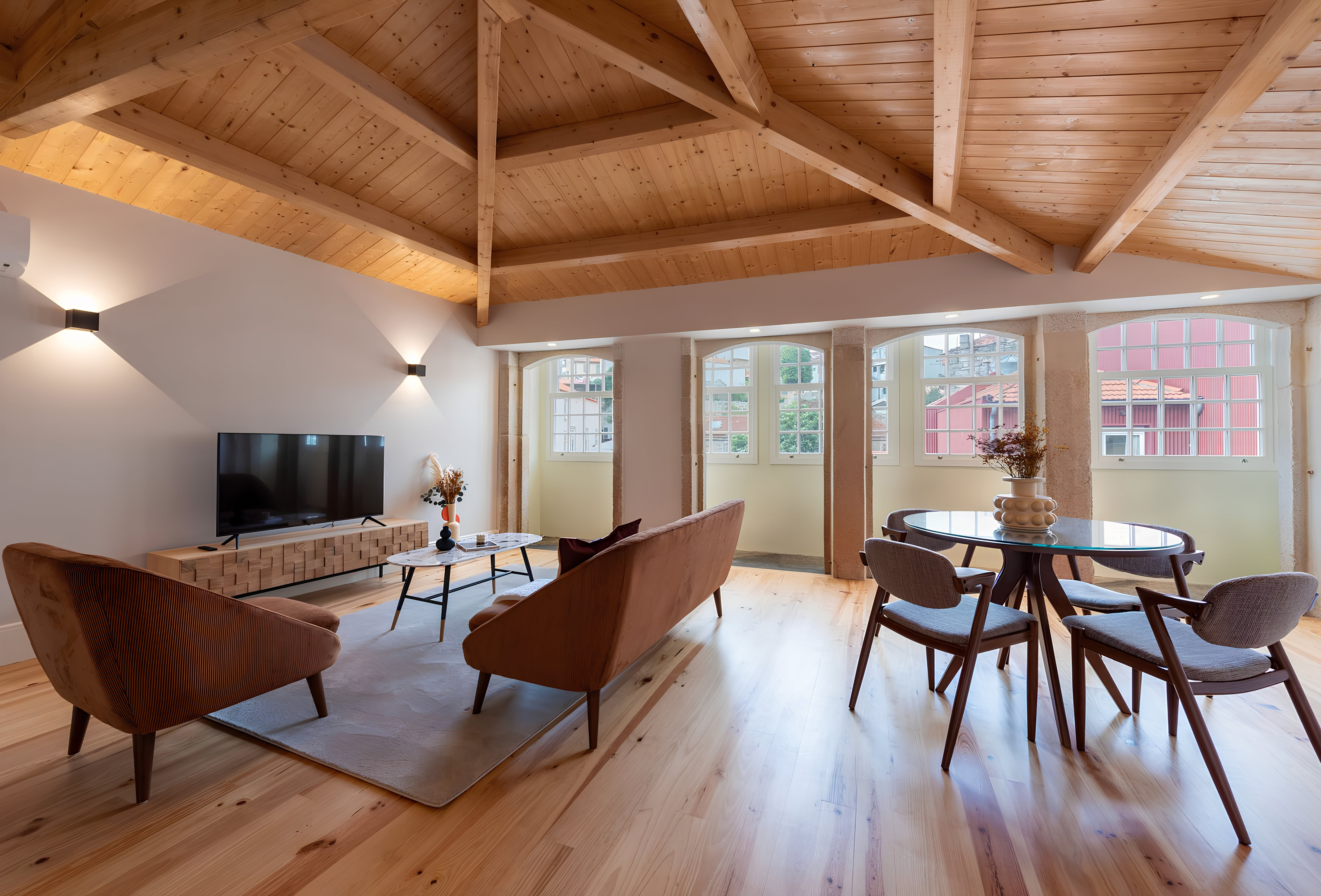 Villa Levante Carmim Flores Porto: Luxury 2-Bedroom Apartment with Seaview and Air-Con in Porto Baixa