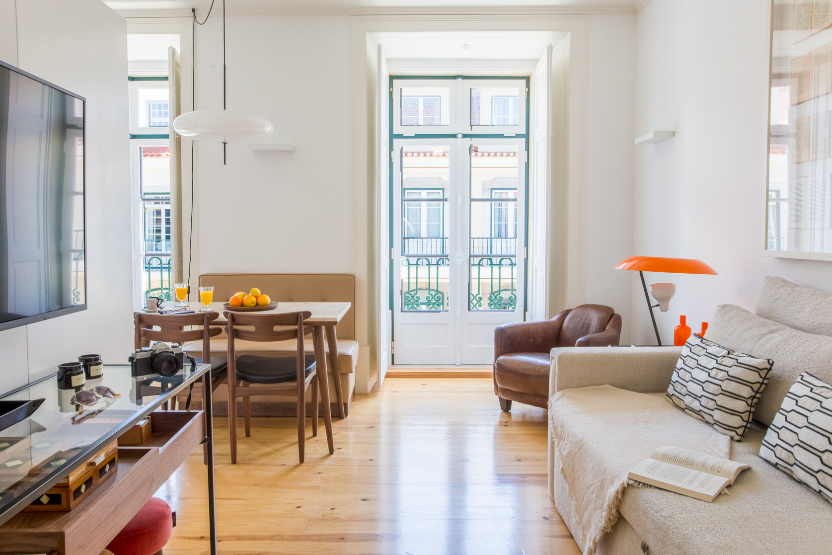 Villa Levante Carmim Miradouro Chiado: Luxury 2-Bedroom Apartment with Seaview and Air-Con in Chiado, Lisbon