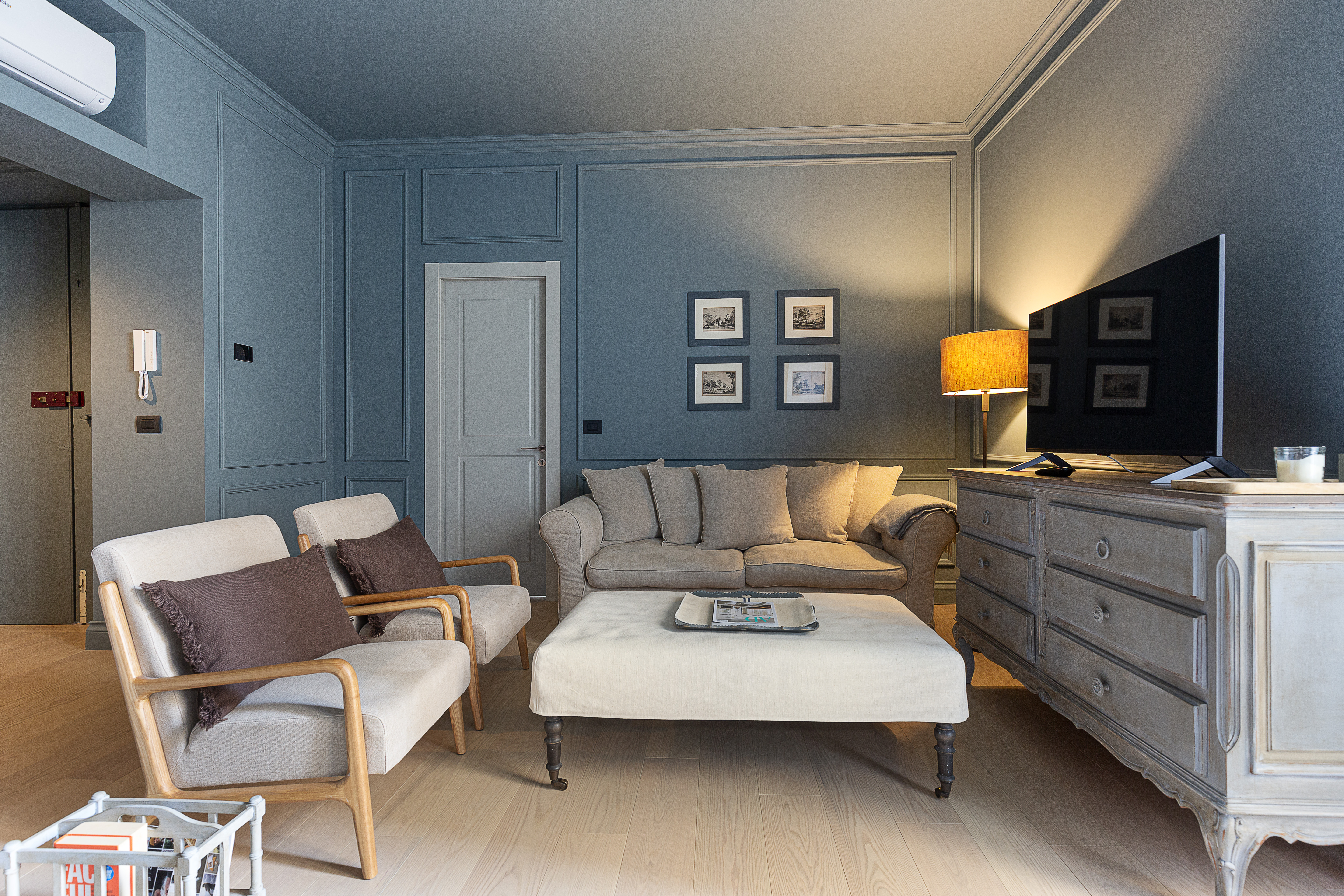 Villa Levante Castello Garibaldi: Chic 2-Bedroom Apartment with Private Terrace and Air-Con, Garibaldi Milan