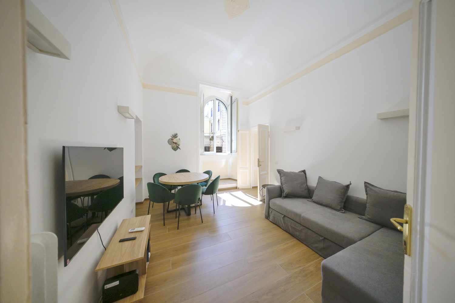 Villa Levante Celio Roma: Luxury 3-Bedroom Apartment with Air Conditioning near Roma Termini, Rome