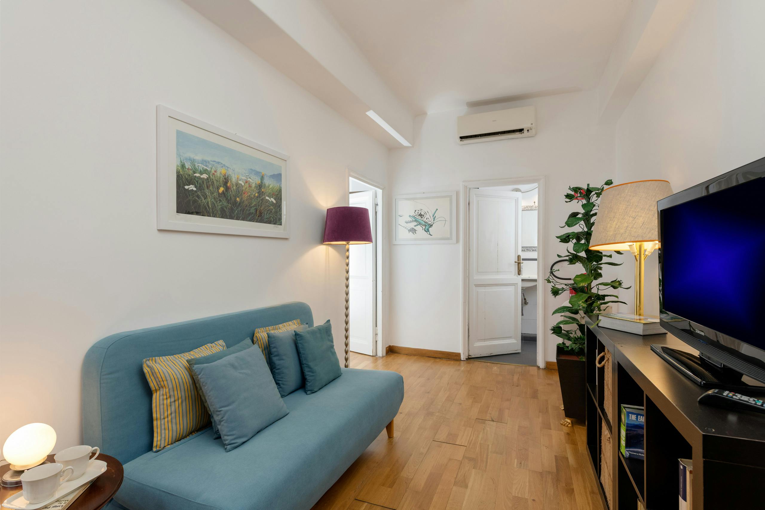 Villa Levante Farnese Roma: Charming 2-Bedroom Apartment Rental with Spa and Air-Con in Campo de’ Fiori, Rome