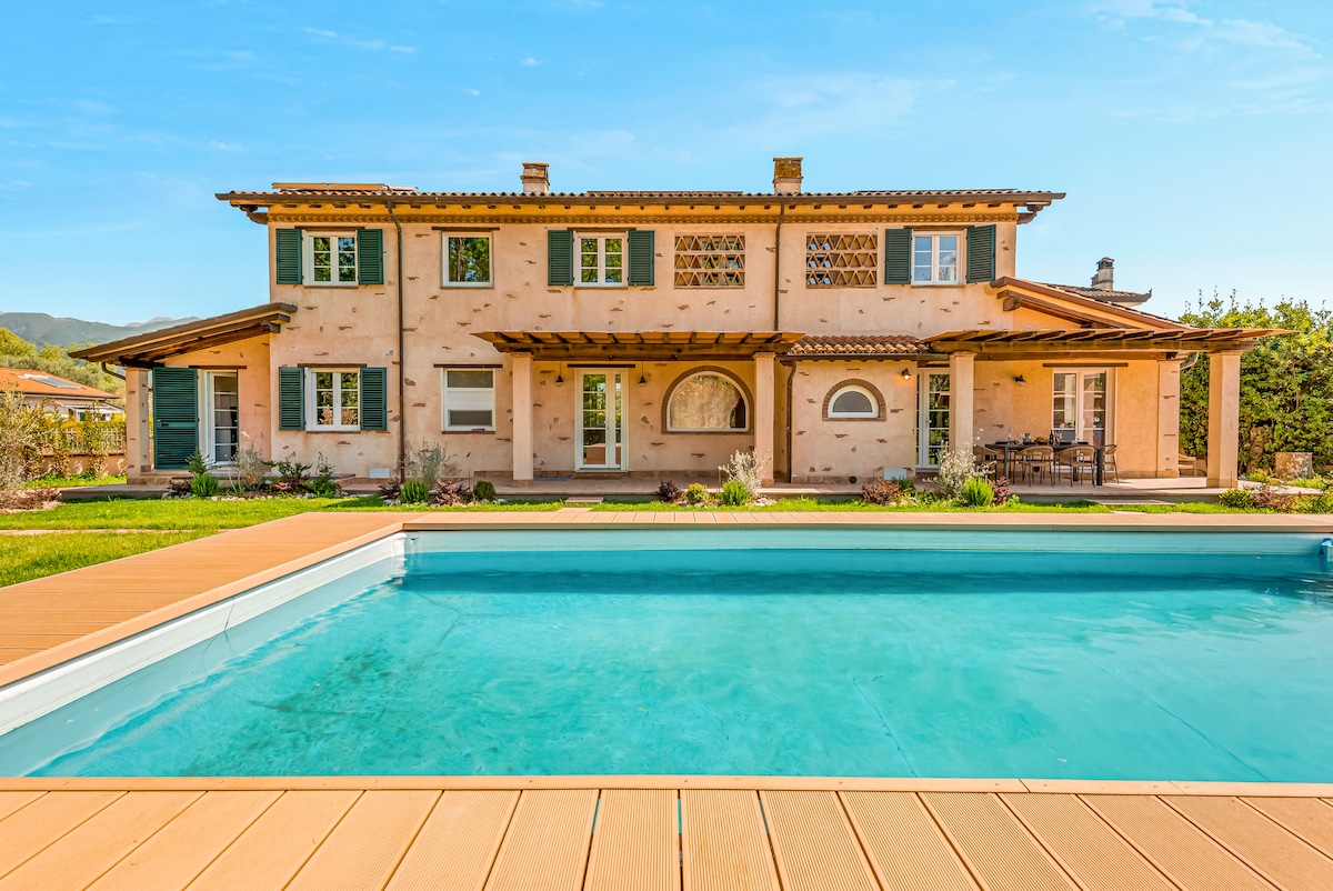 Villa Levante Fortezza Viareggio: Luxury 4-Bedroom Villa with Private Pool and Sea Views, Viareggio