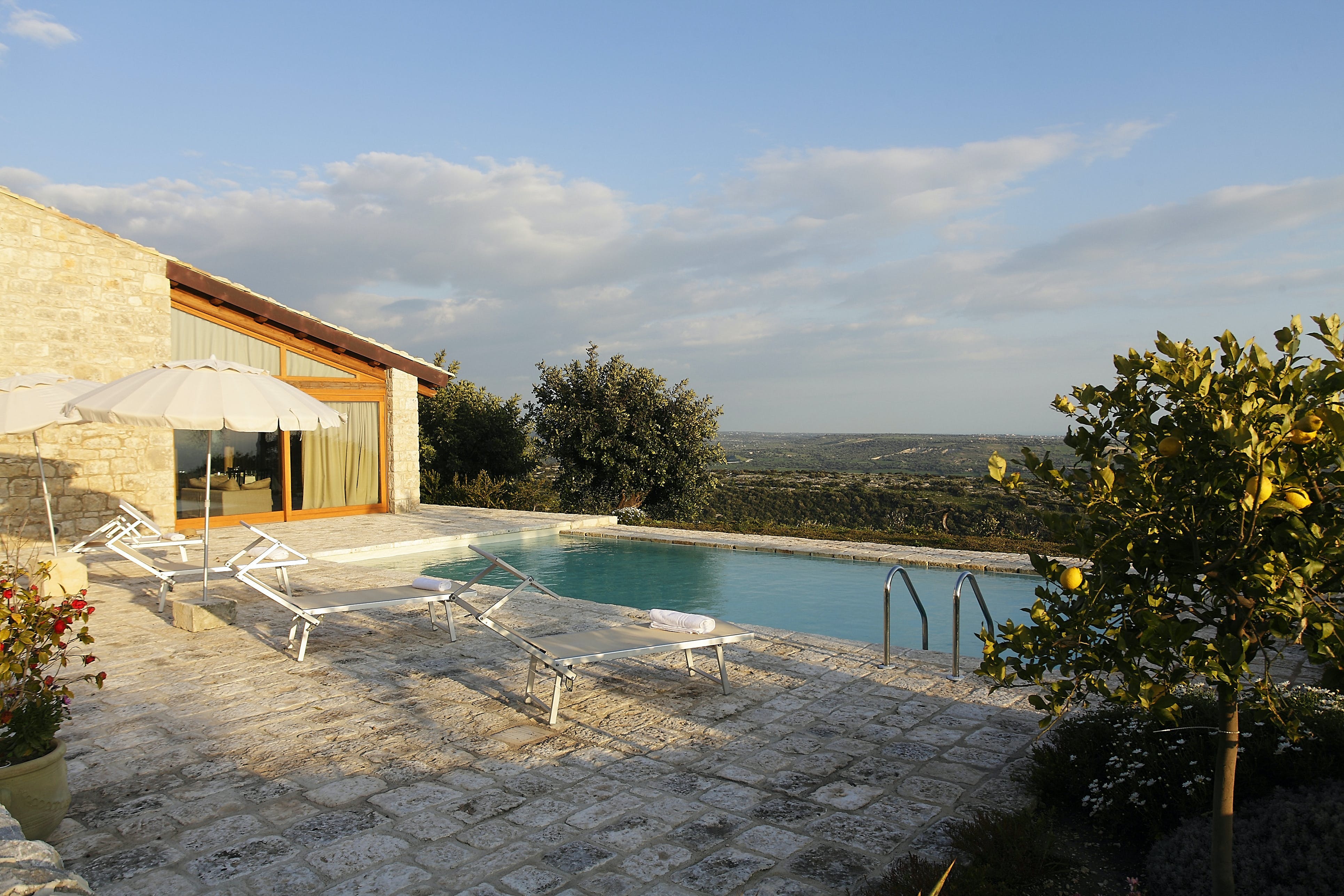 Villa Levante Mazzarelli Ragusa: Luxury 2-Bedroom Villa with Private Pool and Sea Views, Ragusa Sicily