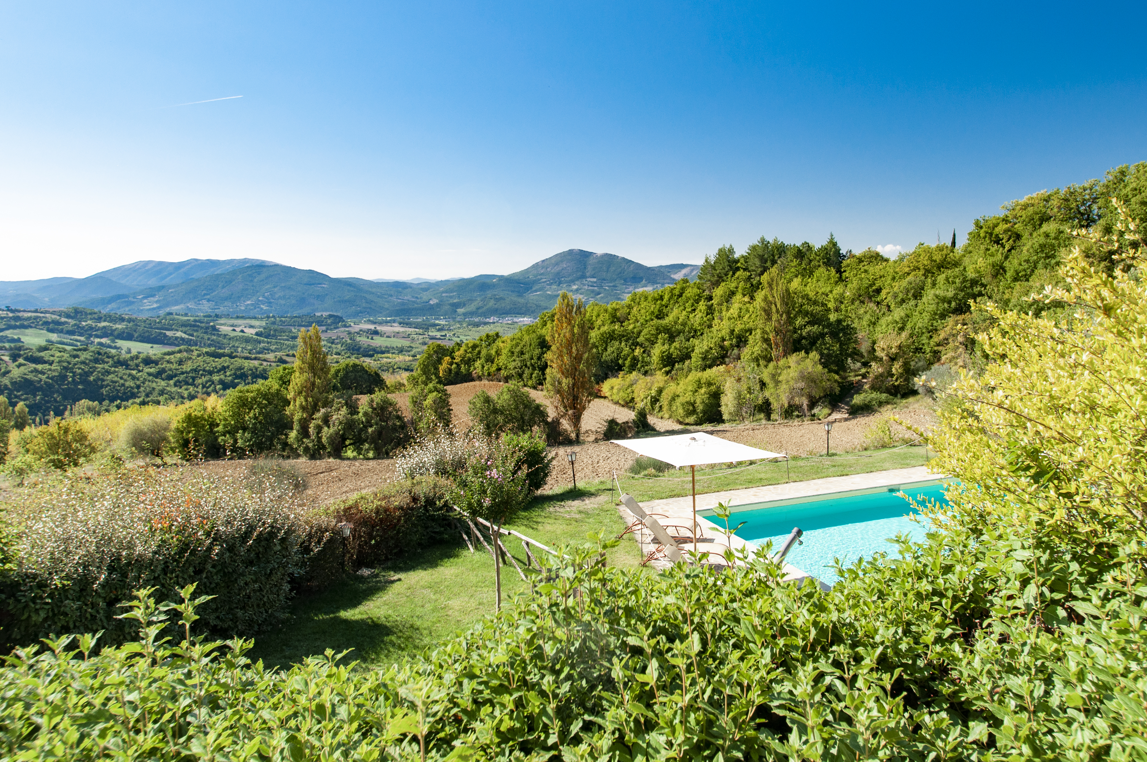 Villa Levante Monte Acuto Perugia: Luxury 6-Bedroom Villa with Private Pool and Countryside Views, Perugia
