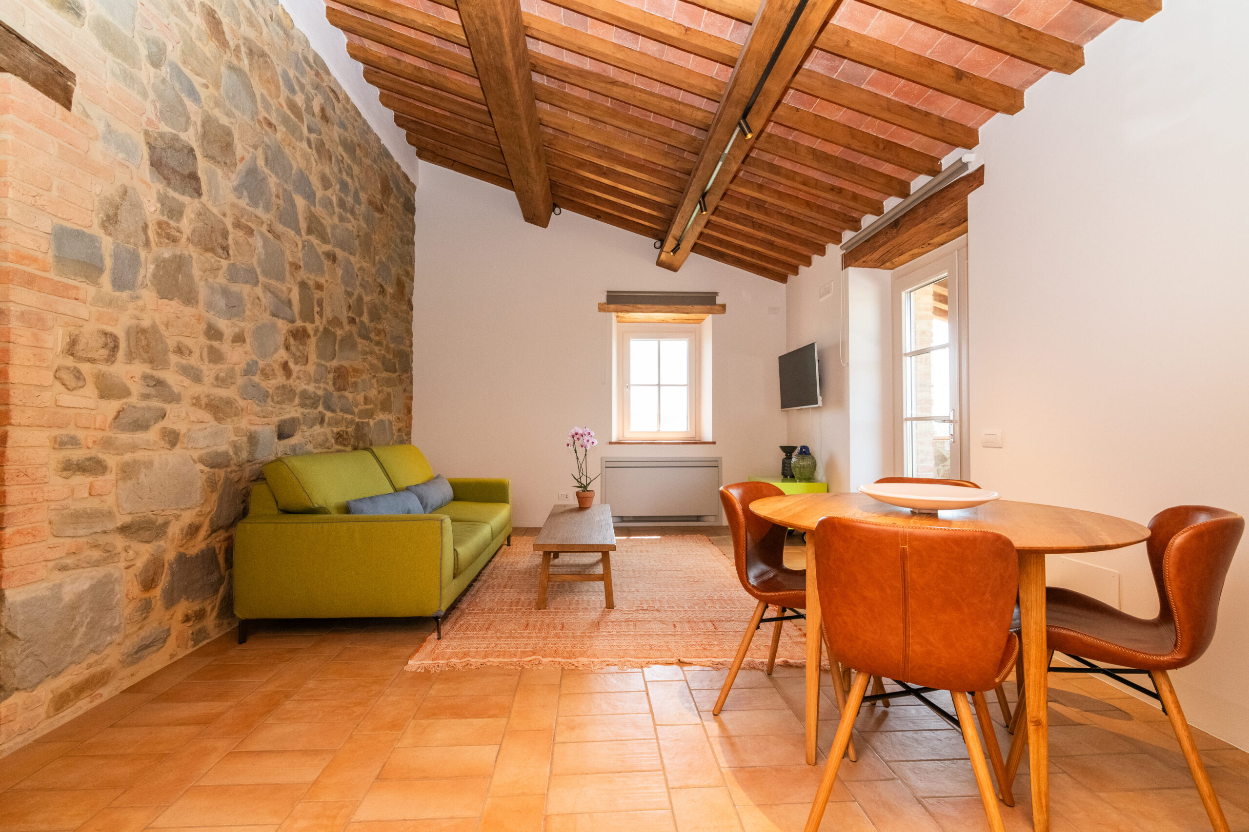 Villa Levante Montefalco Umbria: Luxury 2-Bedroom Apartment with Pool and Spa in Umbria Countryside