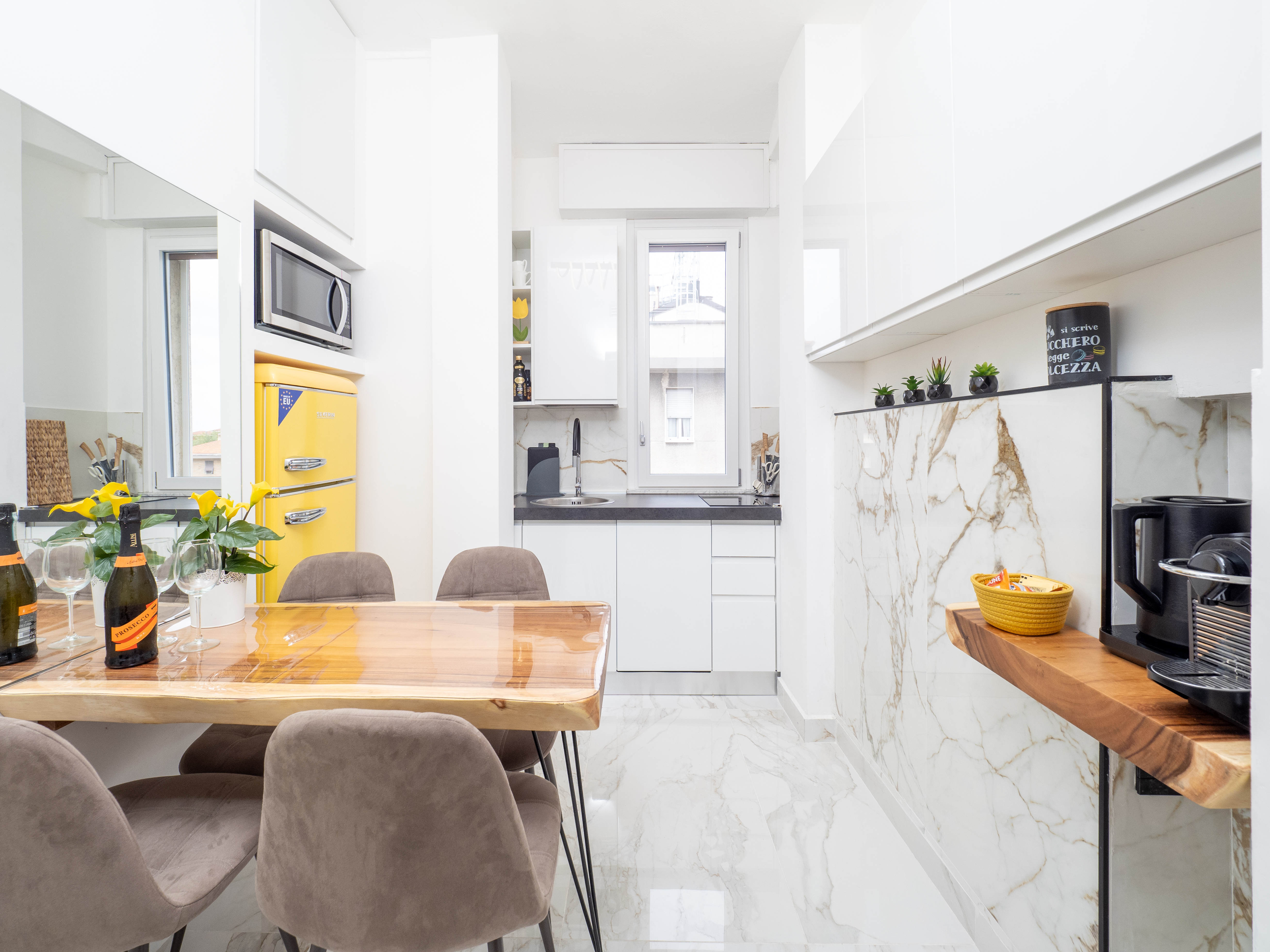 Villa Levante Navigli Milano: Stylish 2-Bedroom Apartment with Spa and Private Parking in Milan