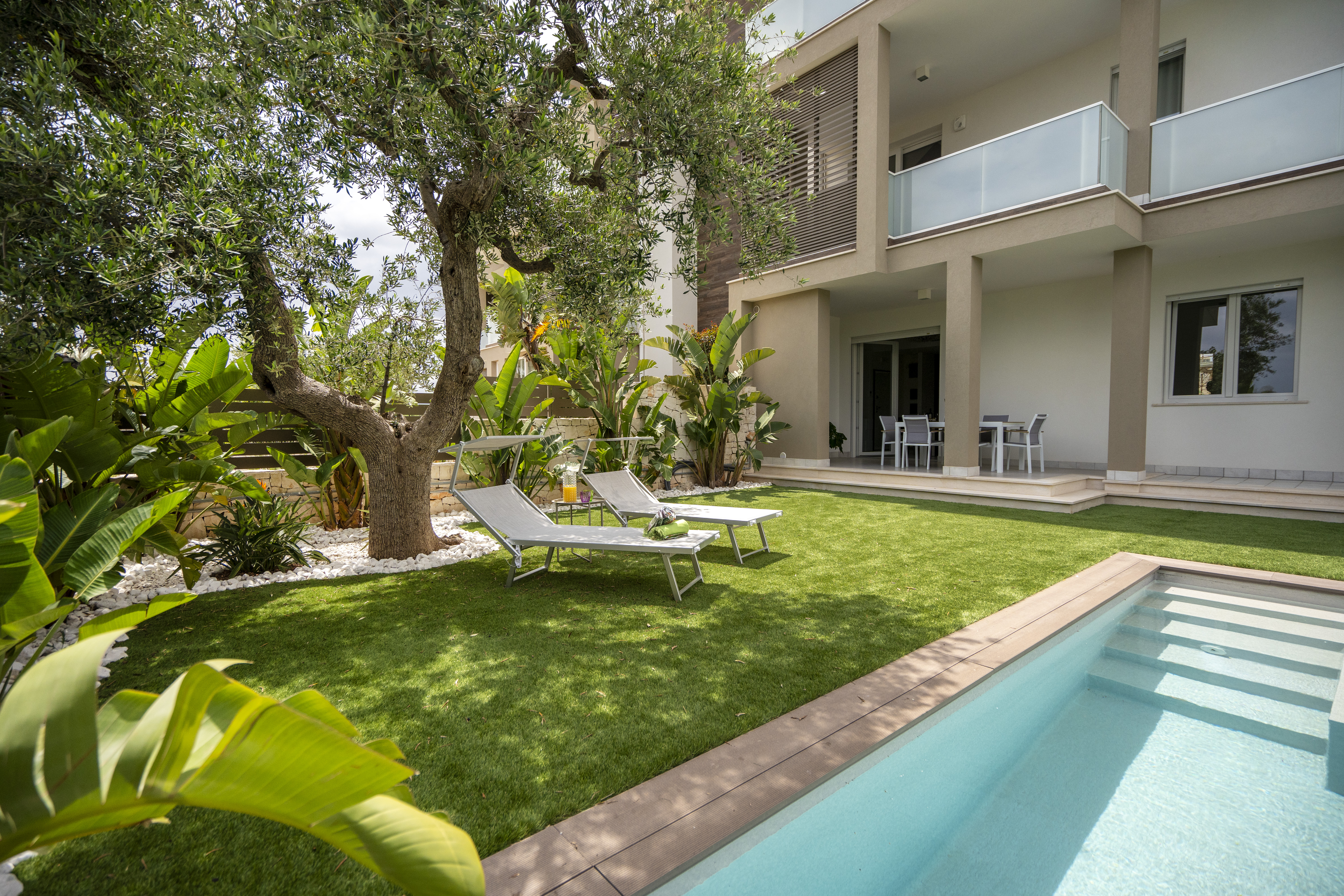Villa Levante Oleandro Capitolo Monopoli: Luxury 2-Bedroom Apartment with Private Pool and Sea Views, Monopoli