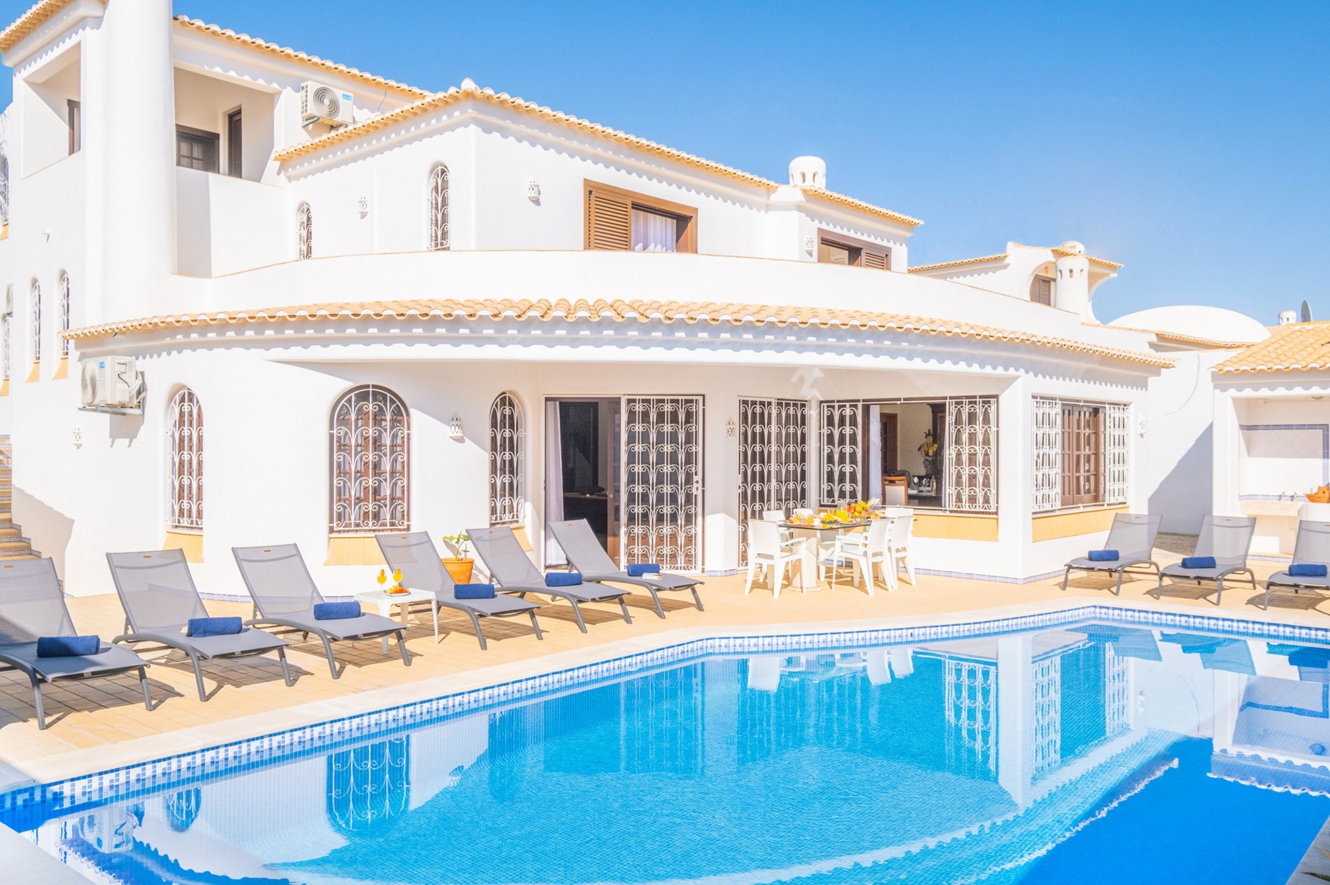 Villa Levante Oleandro Guia: Luxury 5-Bedroom Villa with Private Pool and Sea Views, Guia Algarve