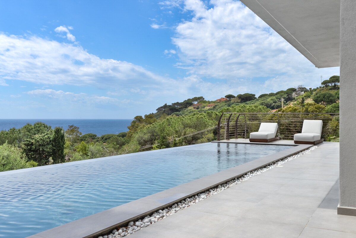 Villa Levante Oleandro Morcone Livorno: Luxury 4-Bedroom Villa with Infinity Pool and Sea Views, Elba Island