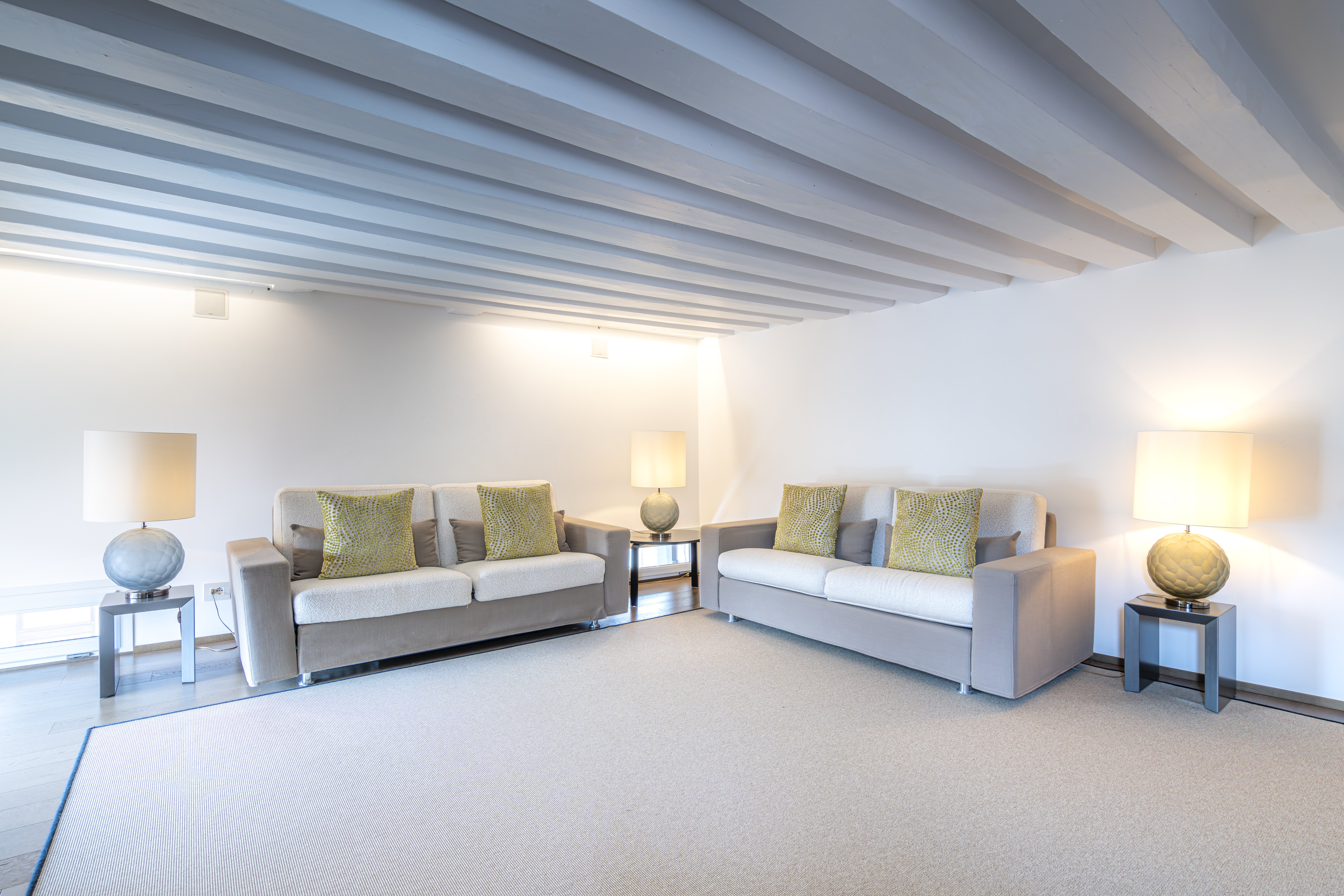 Villa Levante Olivolo Venezia: Luxury 1-Bedroom Apartment with Canal Views and Communal Garden, Rialto Venice