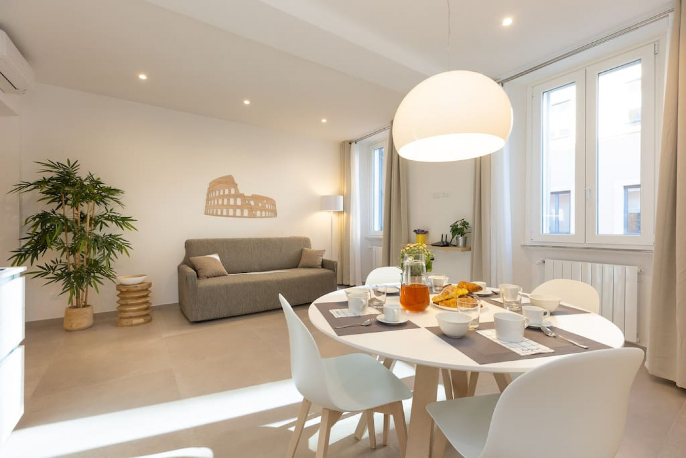 Villa Levante Palatino Roma: Charming 1-Bedroom Apartment Rental with Air-Con near Colosseum, Rome
